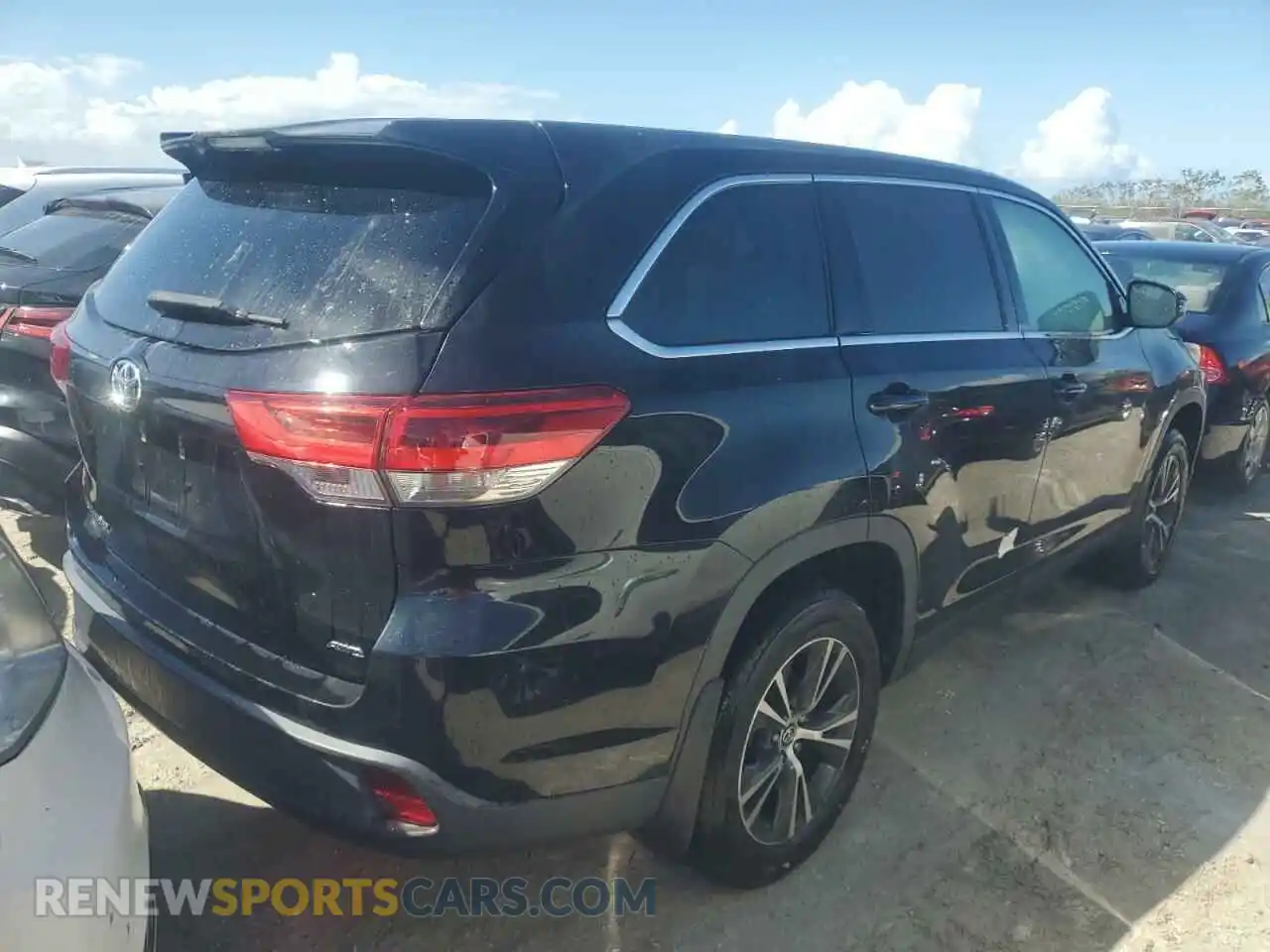 3 Photograph of a damaged car 5TDBZRFH6KS737736 TOYOTA HIGHLANDER 2019
