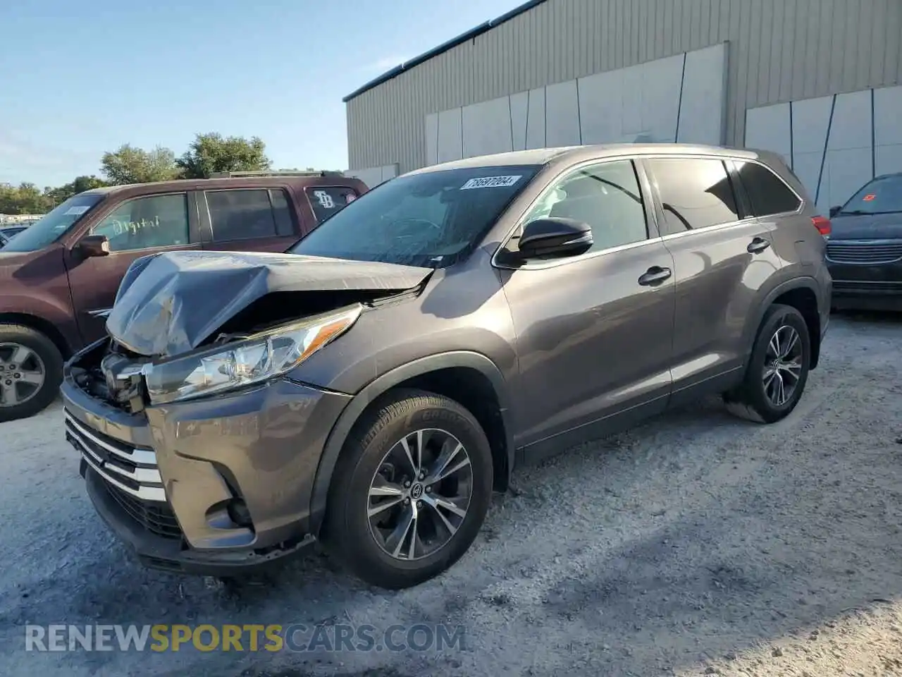 1 Photograph of a damaged car 5TDBZRFH6KS960357 TOYOTA HIGHLANDER 2019
