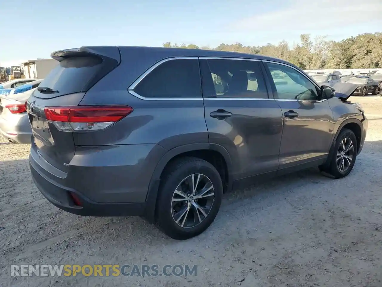 3 Photograph of a damaged car 5TDBZRFH6KS960357 TOYOTA HIGHLANDER 2019