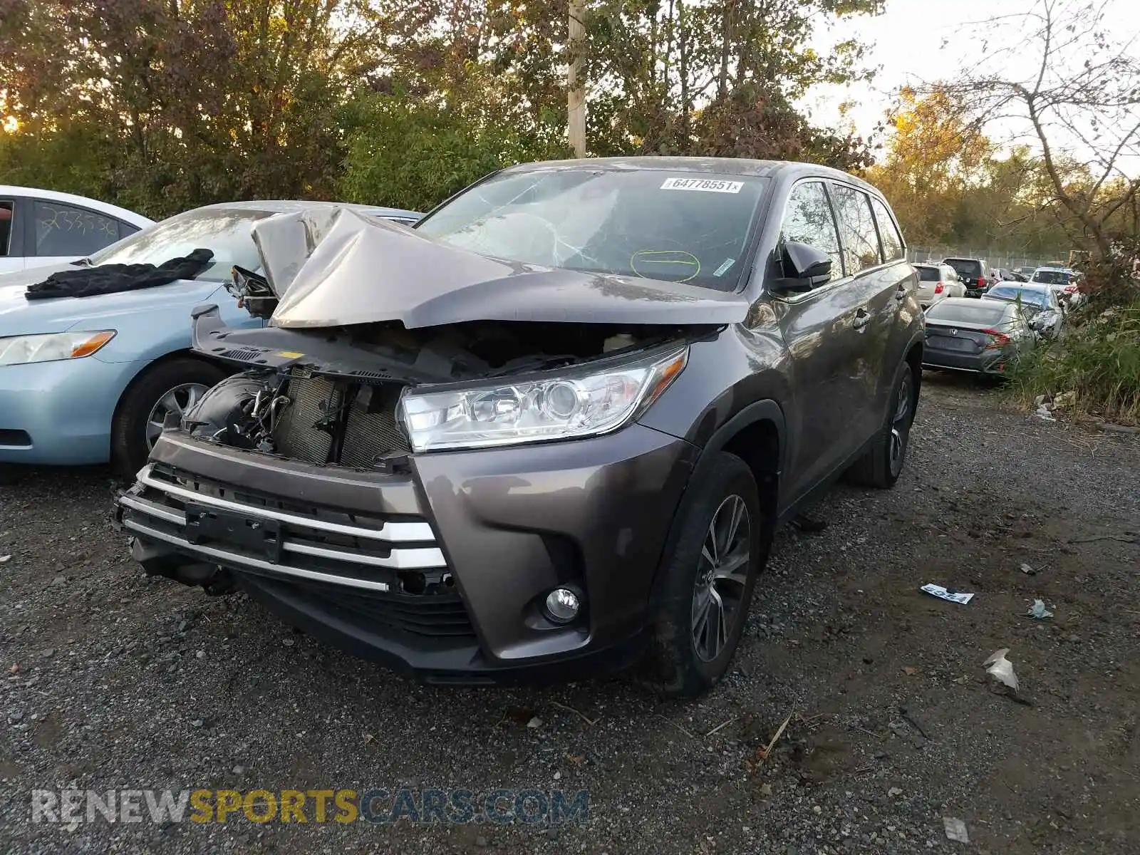 2 Photograph of a damaged car 5TDBZRFH6KS970287 TOYOTA HIGHLANDER 2019