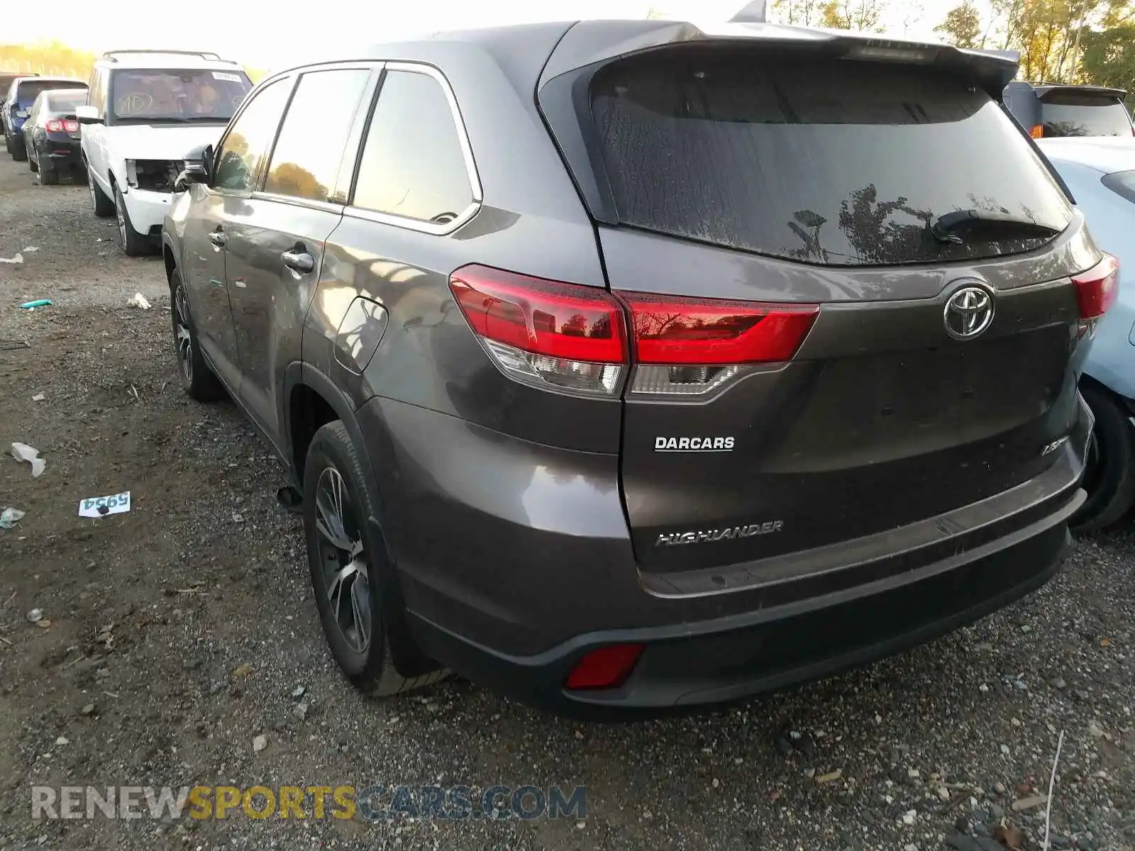 3 Photograph of a damaged car 5TDBZRFH6KS970287 TOYOTA HIGHLANDER 2019