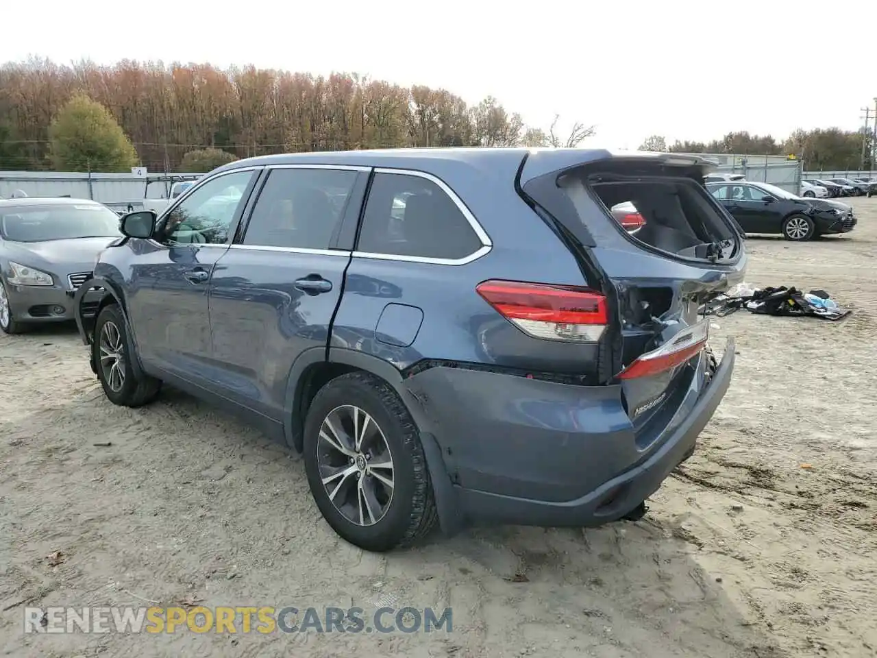 2 Photograph of a damaged car 5TDBZRFH7KS706043 TOYOTA HIGHLANDER 2019