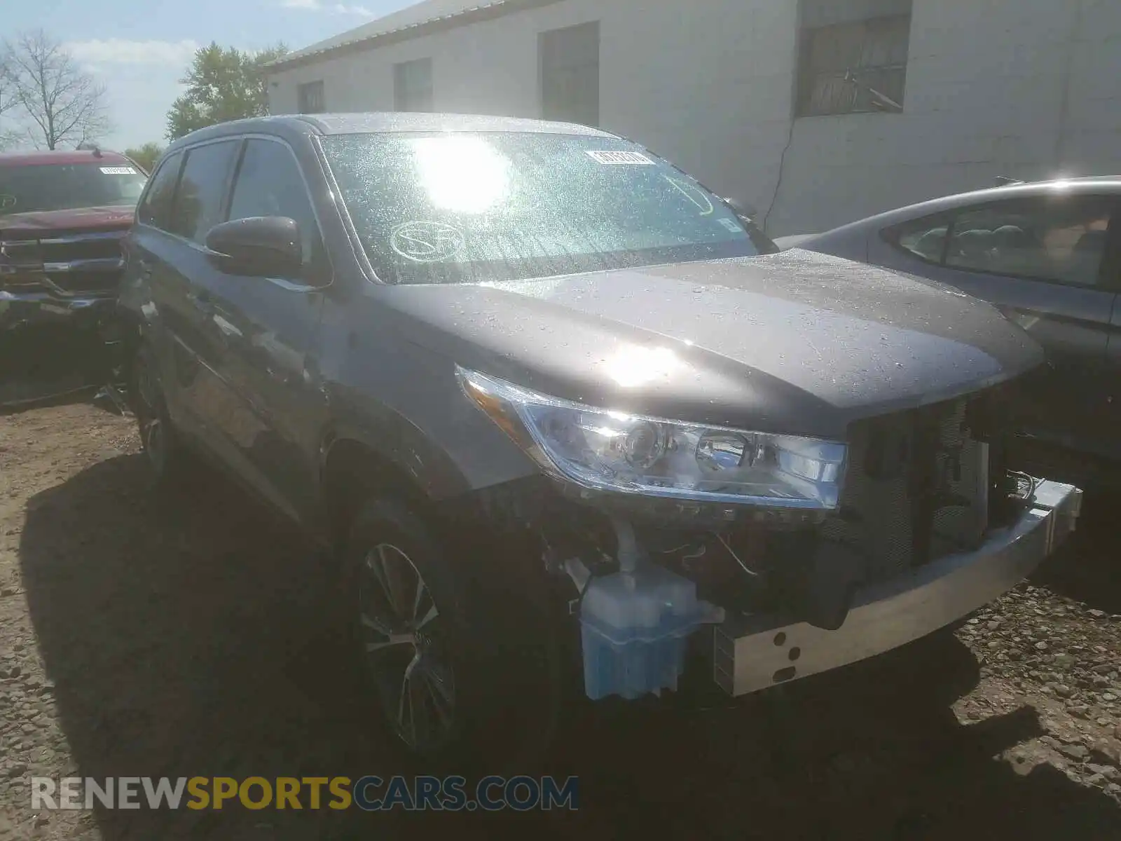 1 Photograph of a damaged car 5TDBZRFH7KS740323 TOYOTA HIGHLANDER 2019
