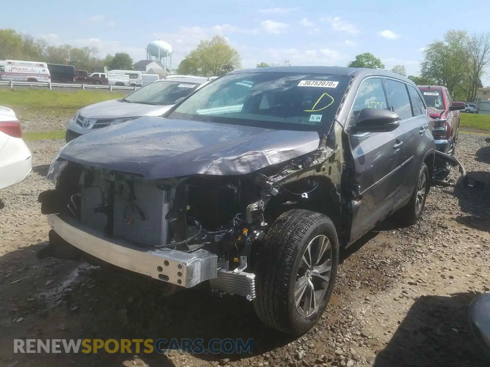 2 Photograph of a damaged car 5TDBZRFH7KS740323 TOYOTA HIGHLANDER 2019