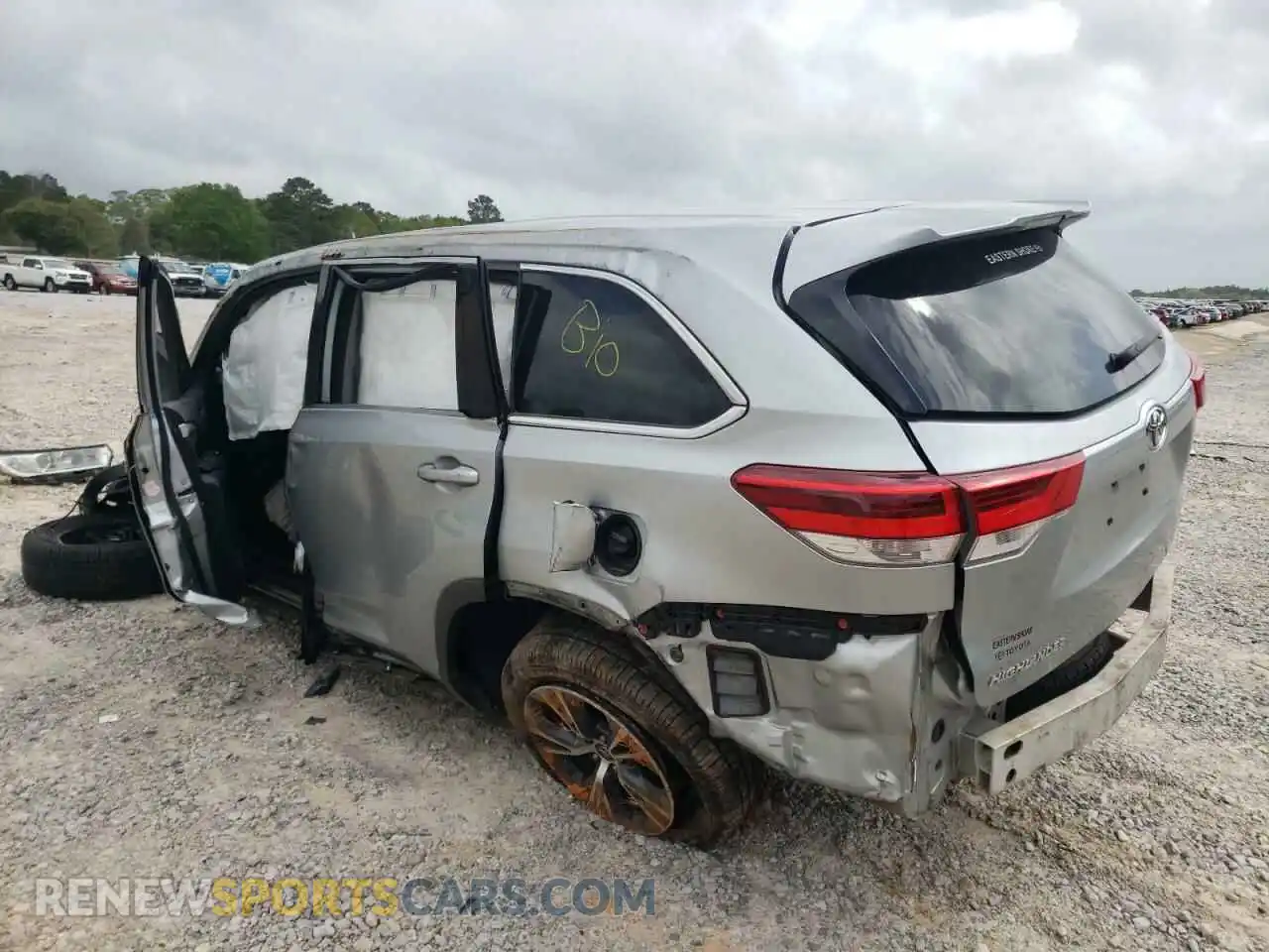 2 Photograph of a damaged car 5TDBZRFH7KS938335 TOYOTA HIGHLANDER 2019