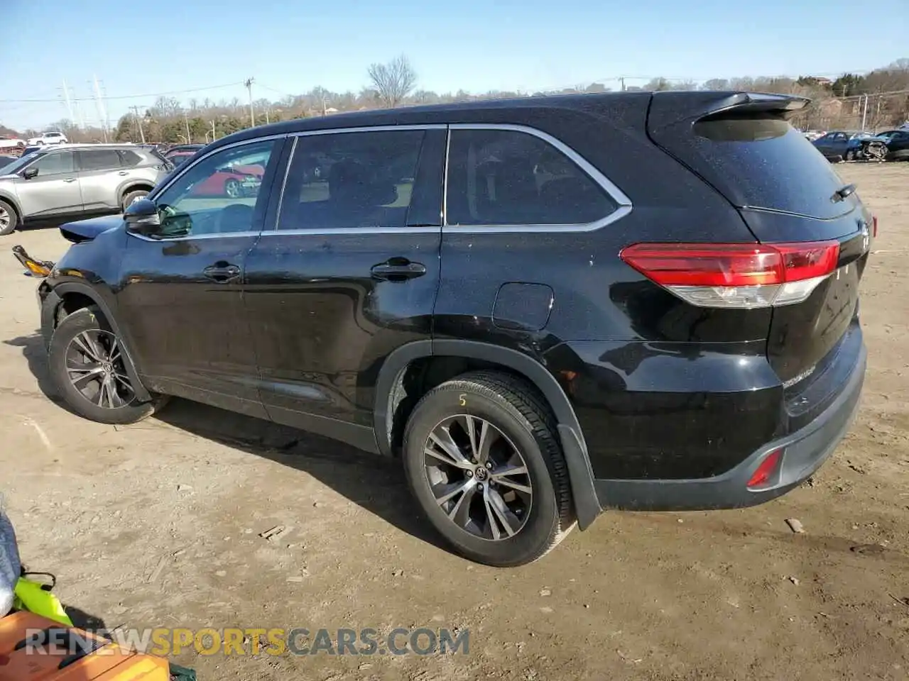2 Photograph of a damaged car 5TDBZRFH7KS972727 TOYOTA HIGHLANDER 2019