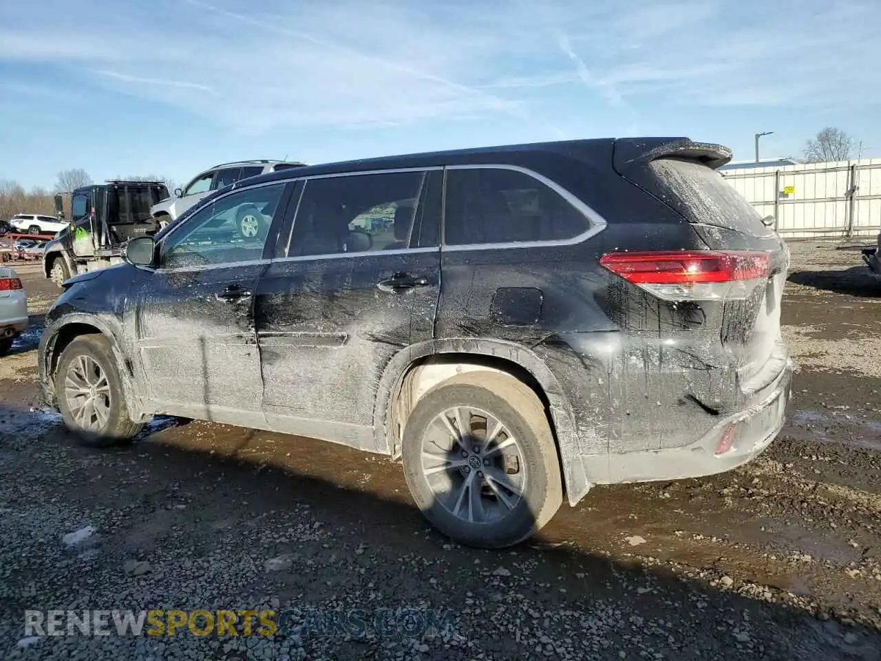 2 fotografías del automóvil dañado 5TDBZRFH7KS974588 TOYOTA HIGHLANDER 2019