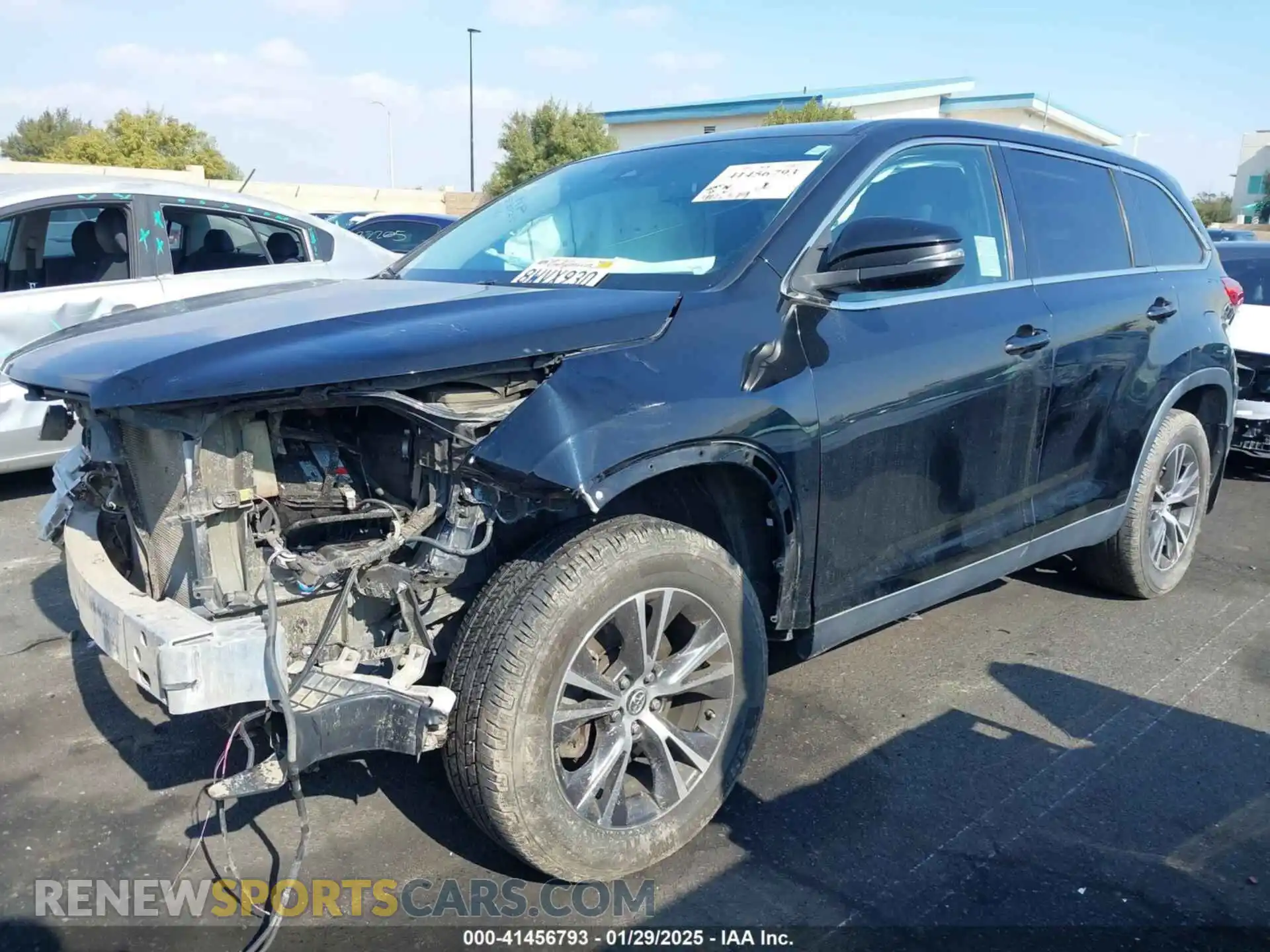 2 Photograph of a damaged car 5TDBZRFH7KS980097 TOYOTA HIGHLANDER 2019