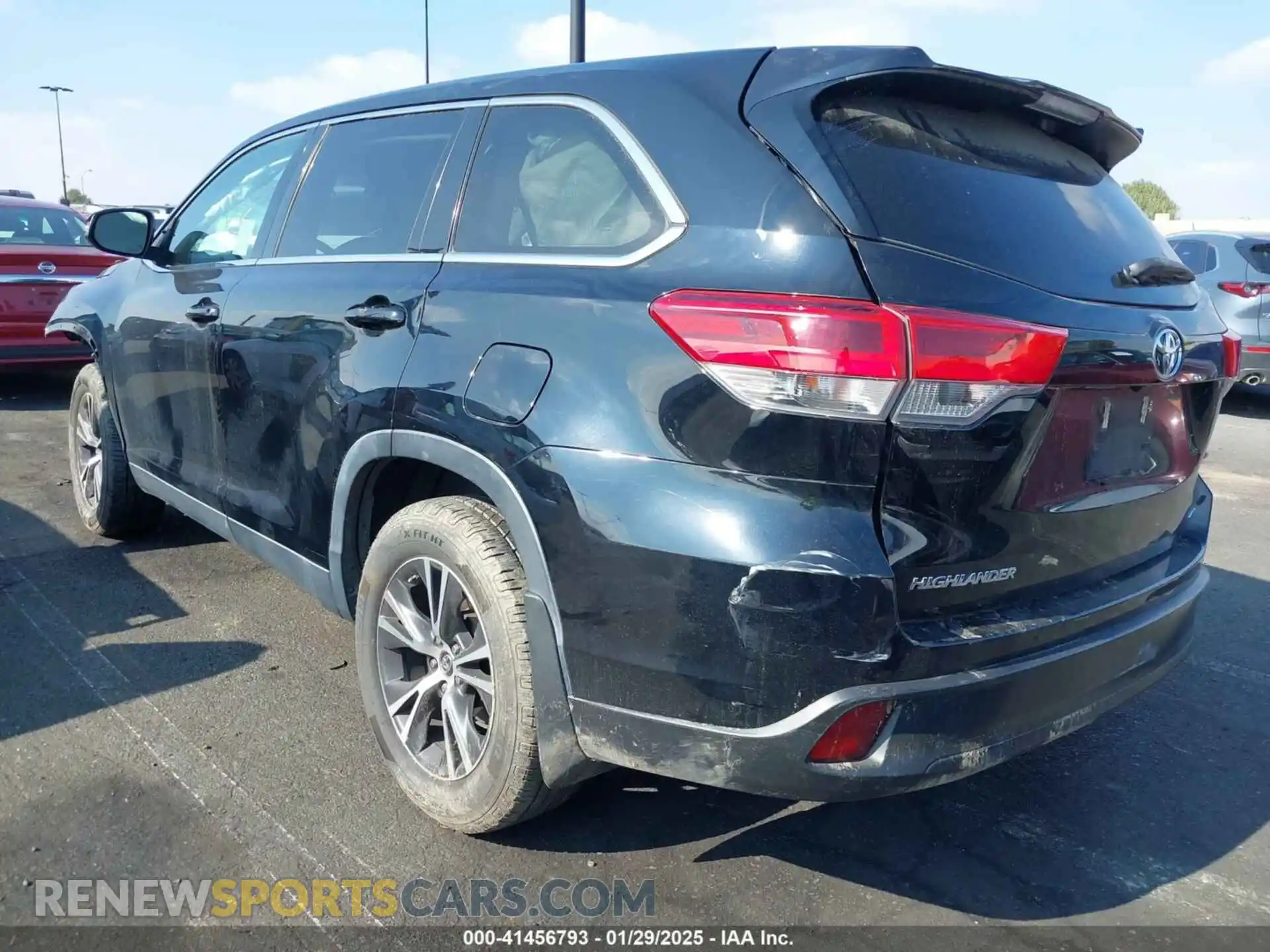 3 Photograph of a damaged car 5TDBZRFH7KS980097 TOYOTA HIGHLANDER 2019
