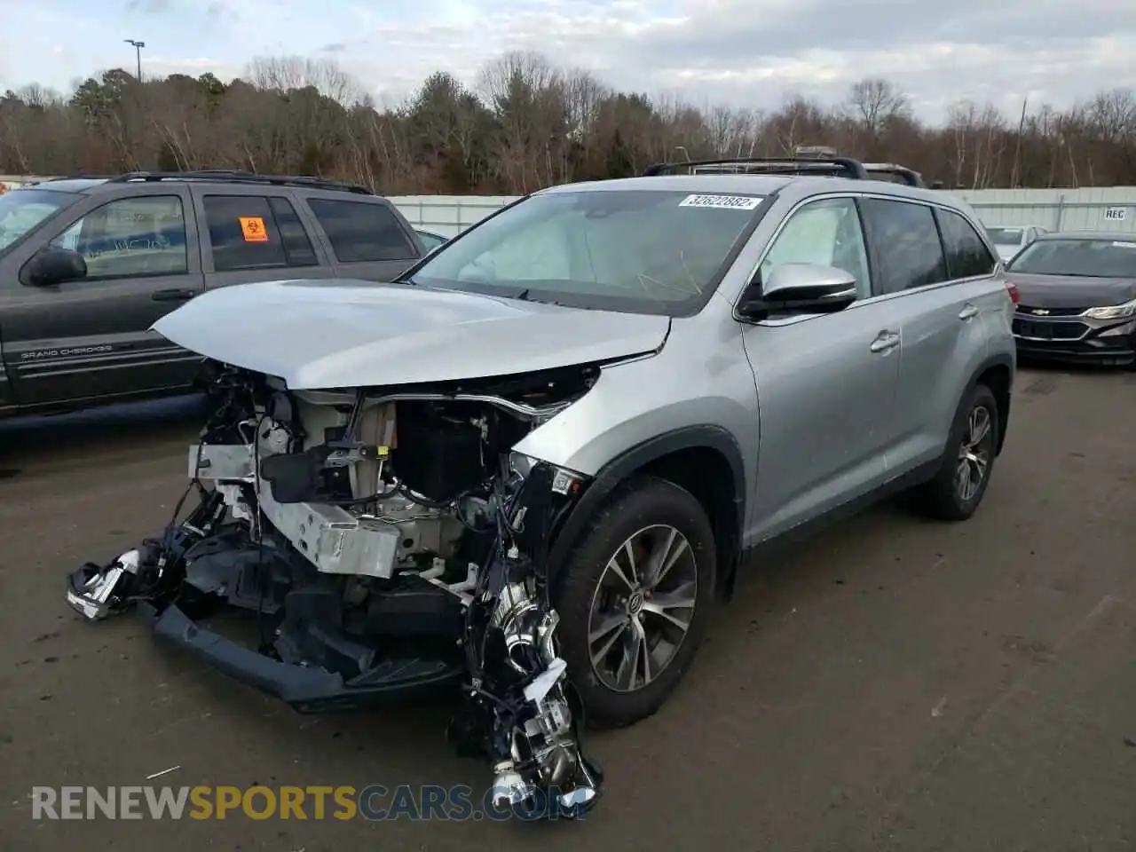2 Photograph of a damaged car 5TDBZRFH8KS709646 TOYOTA HIGHLANDER 2019