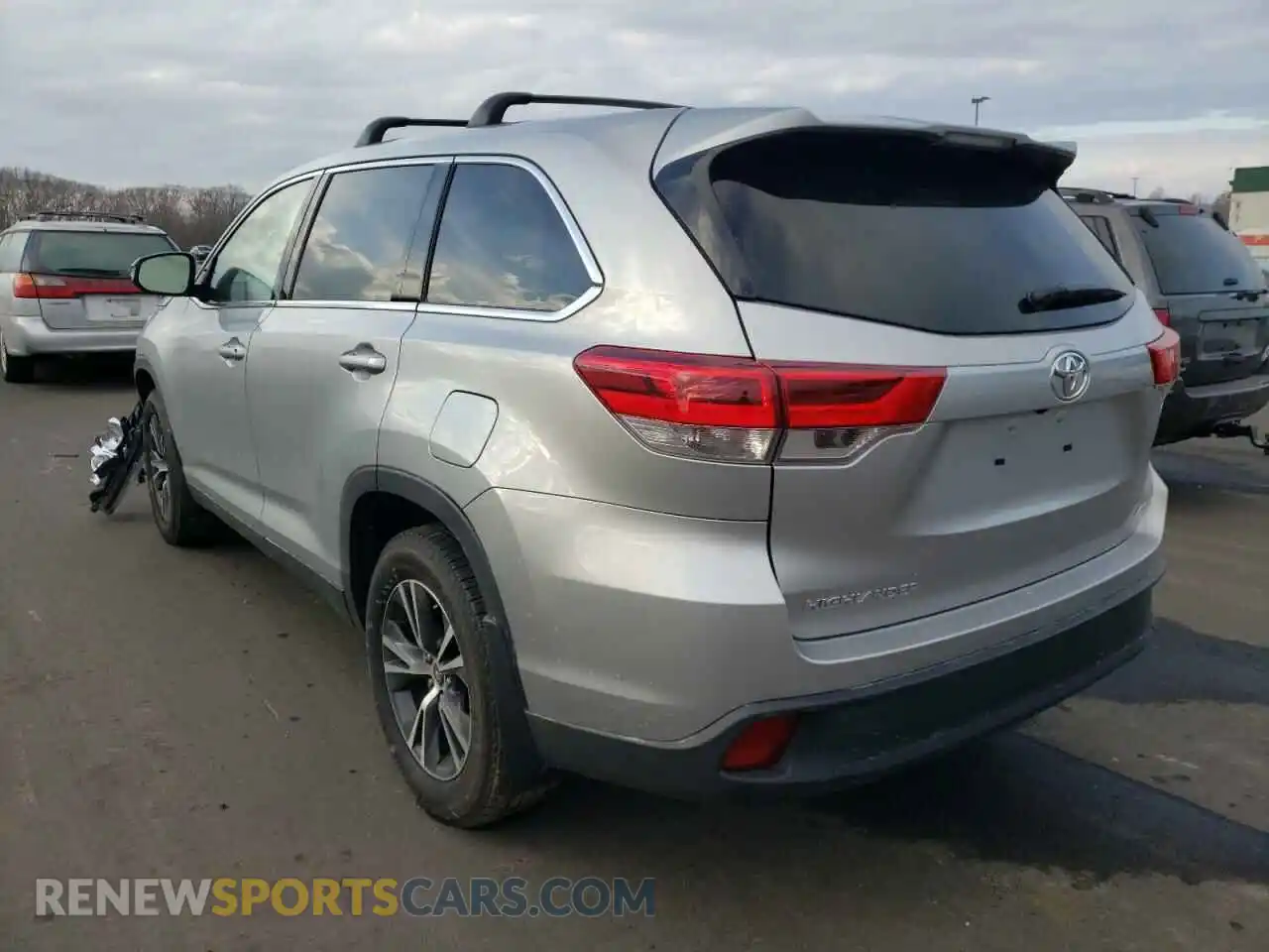 3 Photograph of a damaged car 5TDBZRFH8KS709646 TOYOTA HIGHLANDER 2019