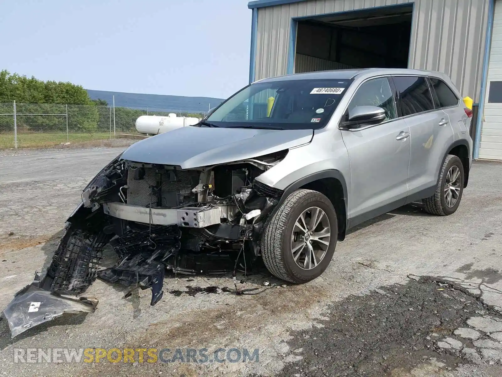 2 Photograph of a damaged car 5TDBZRFH8KS953555 TOYOTA HIGHLANDER 2019