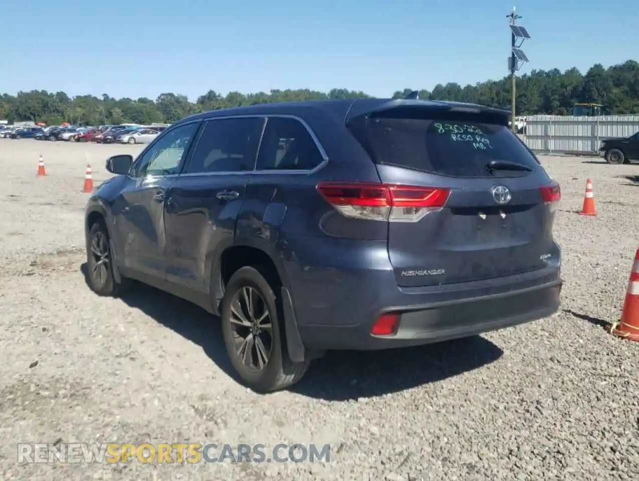 3 Photograph of a damaged car 5TDBZRFH8KS973997 TOYOTA HIGHLANDER 2019