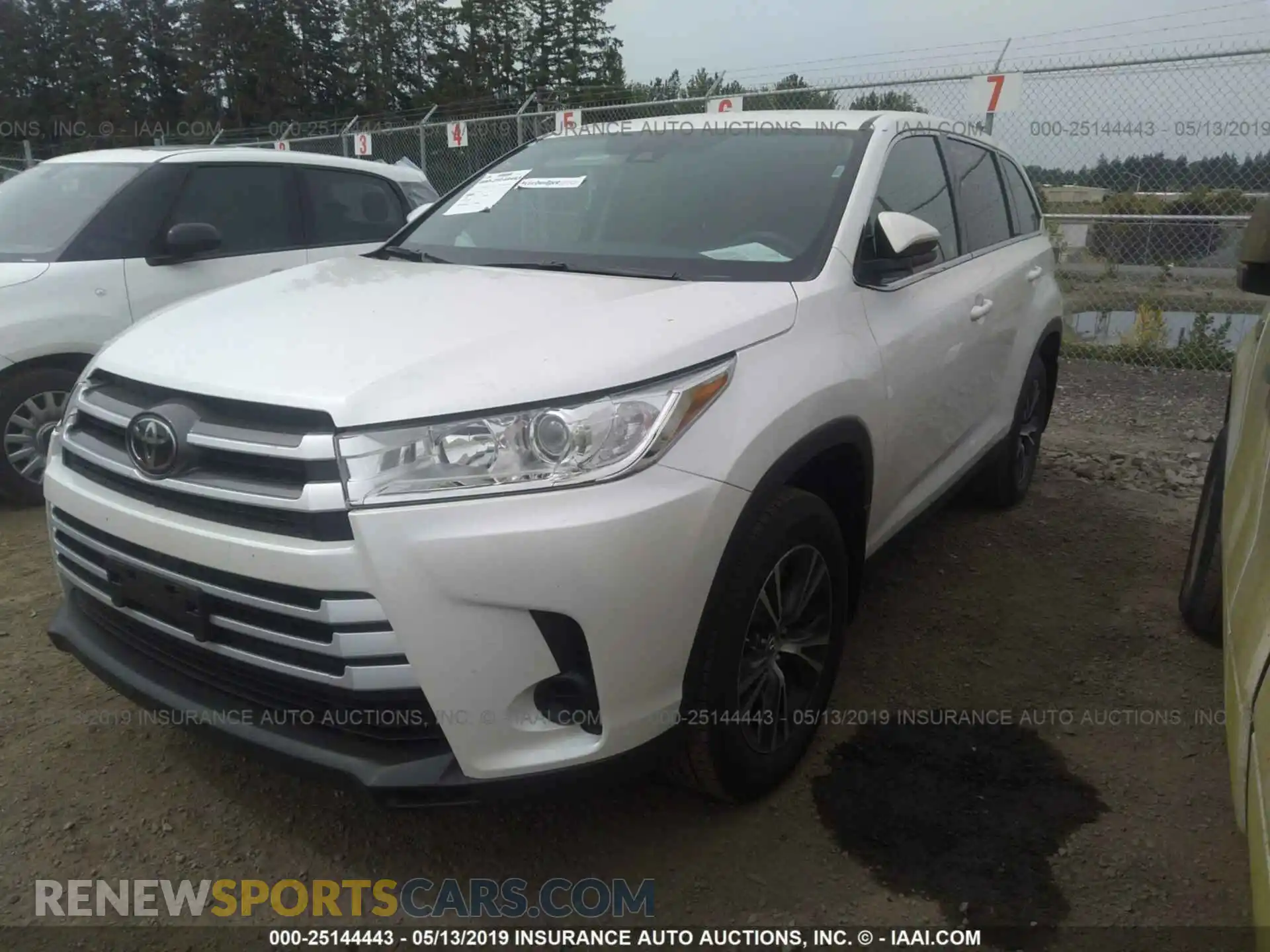 2 Photograph of a damaged car 5TDBZRFH8KS977905 TOYOTA HIGHLANDER 2019