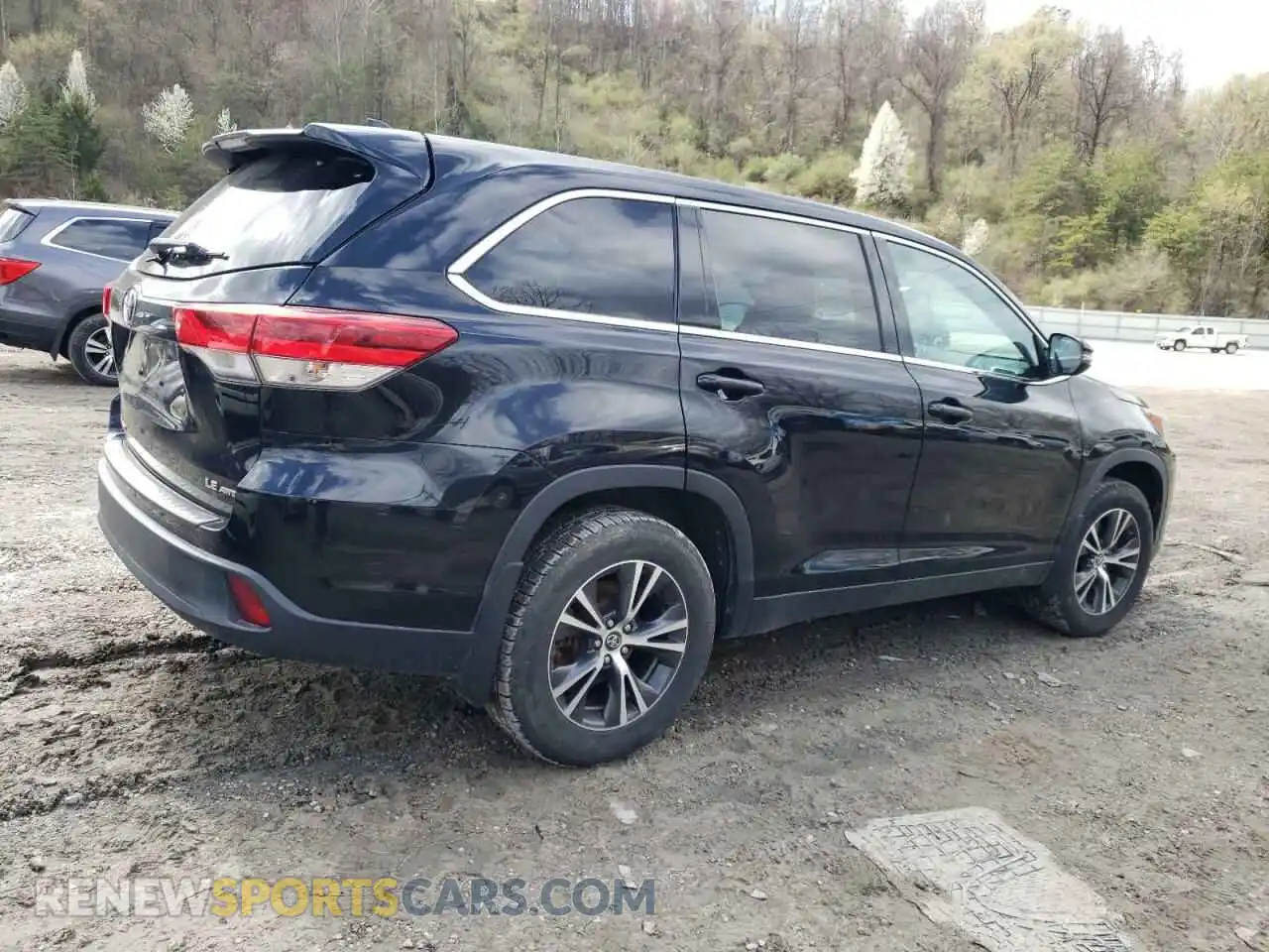 3 Photograph of a damaged car 5TDBZRFH8KS982425 TOYOTA HIGHLANDER 2019