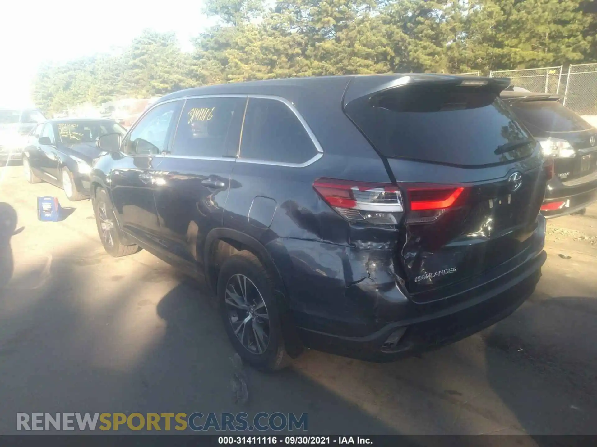 3 Photograph of a damaged car 5TDBZRFH8KS995143 TOYOTA HIGHLANDER 2019