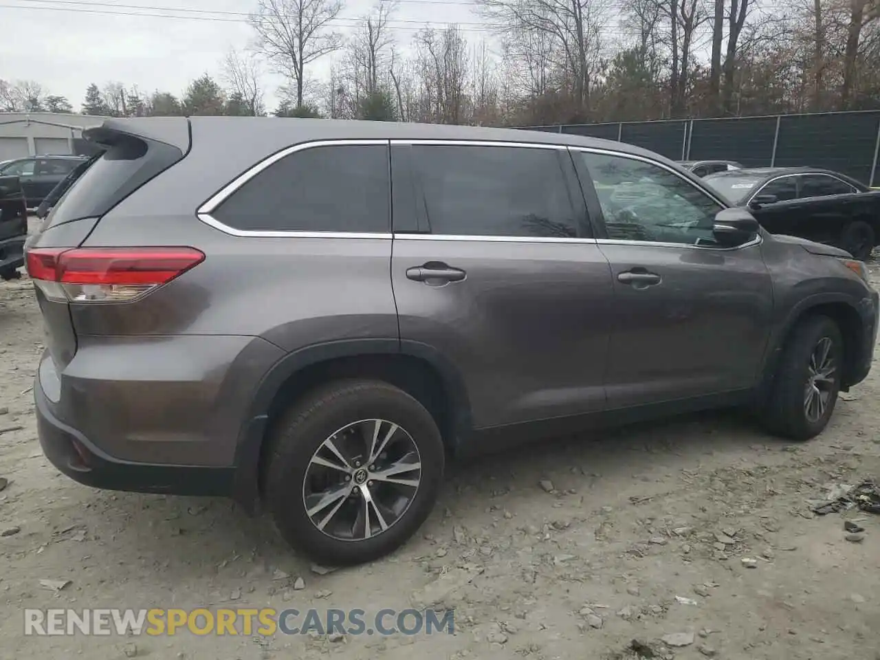 3 Photograph of a damaged car 5TDBZRFH8KS997510 TOYOTA HIGHLANDER 2019
