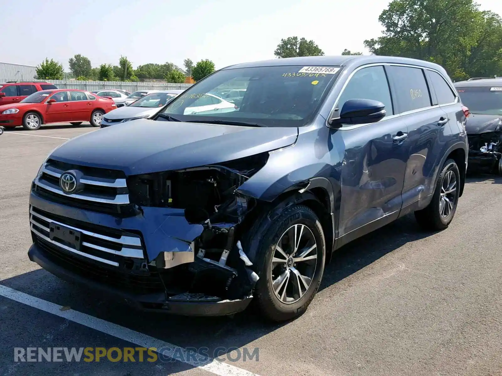 2 Photograph of a damaged car 5TDBZRFH9KS963821 TOYOTA HIGHLANDER 2019