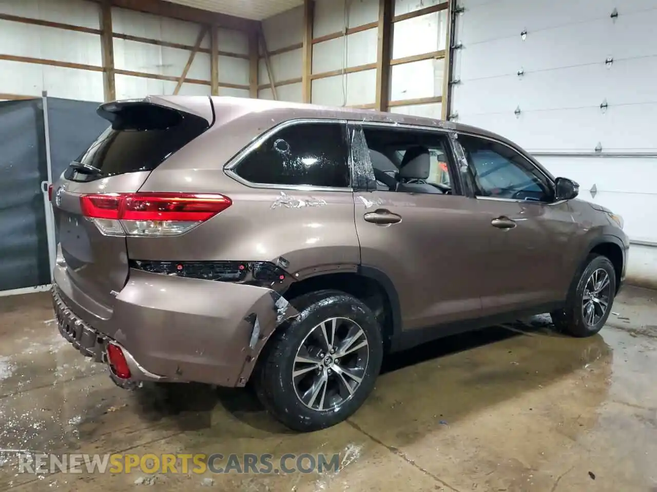 3 Photograph of a damaged car 5TDBZRFHXKS944646 TOYOTA HIGHLANDER 2019