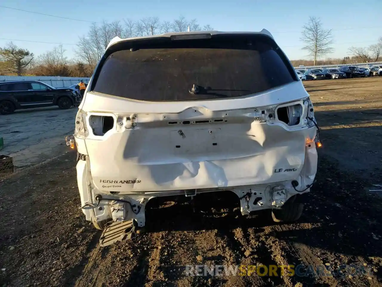 6 Photograph of a damaged car 5TDBZRFHXKS976528 TOYOTA HIGHLANDER 2019