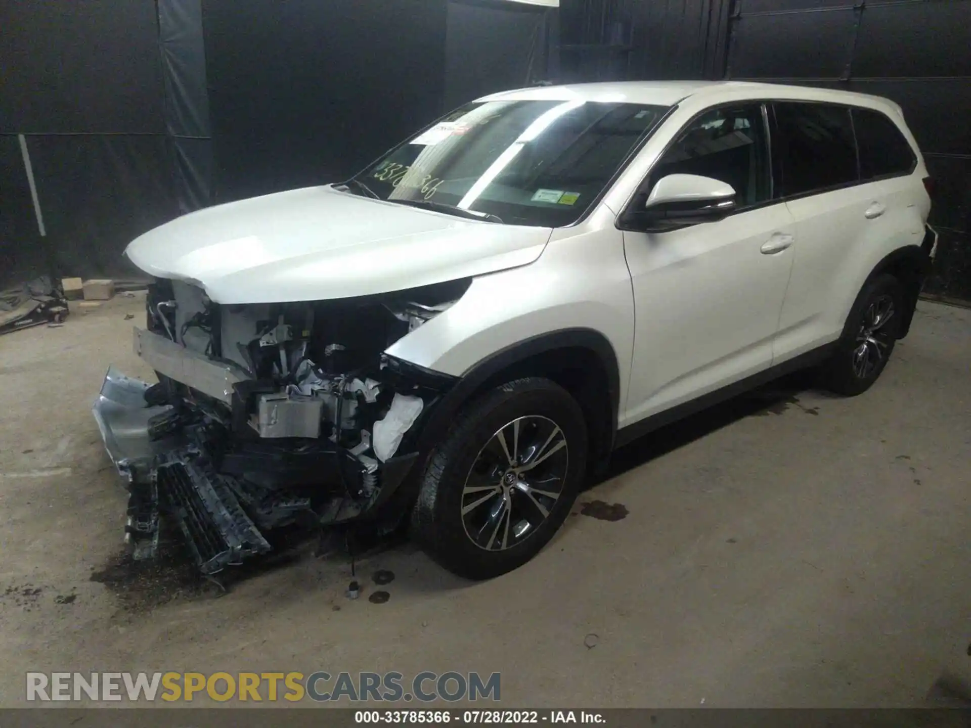 2 Photograph of a damaged car 5TDBZRFHXKS983818 TOYOTA HIGHLANDER 2019