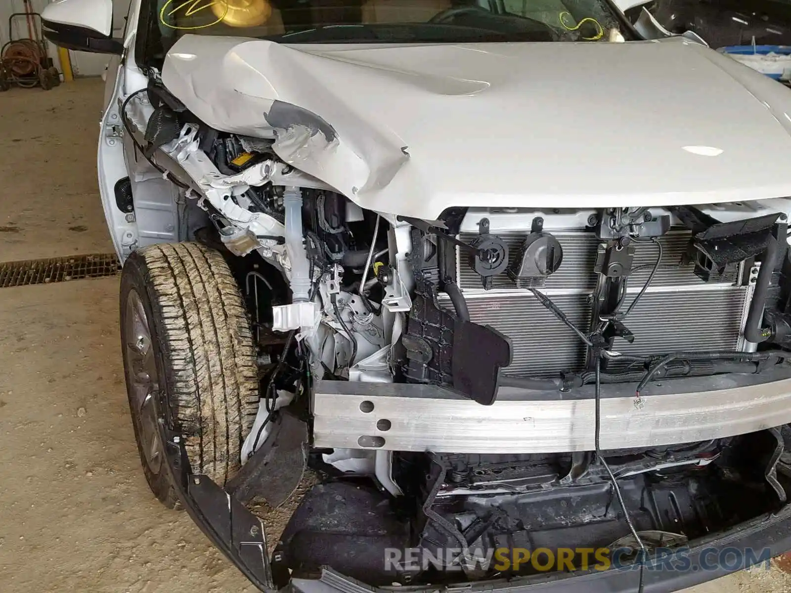 9 Photograph of a damaged car 5TDDGRFH0KS054820 TOYOTA HIGHLANDER 2019