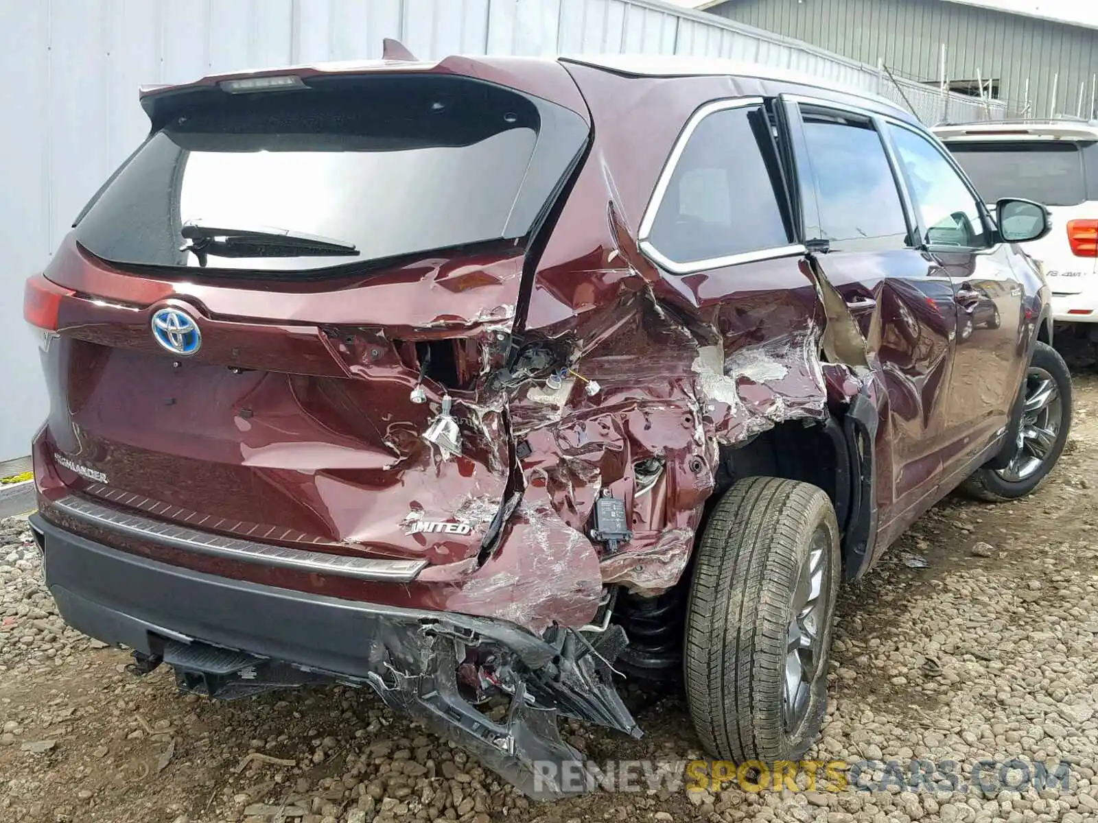 4 Photograph of a damaged car 5TDDGRFH3KS052852 TOYOTA HIGHLANDER 2019