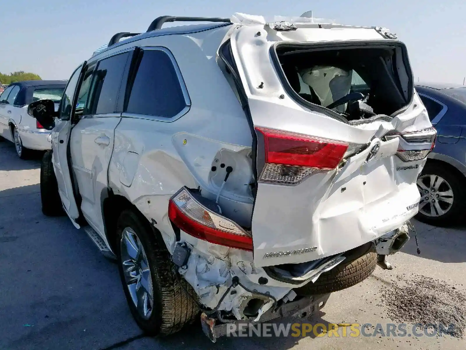 3 Photograph of a damaged car 5TDDGRFHXKS052623 TOYOTA HIGHLANDER 2019