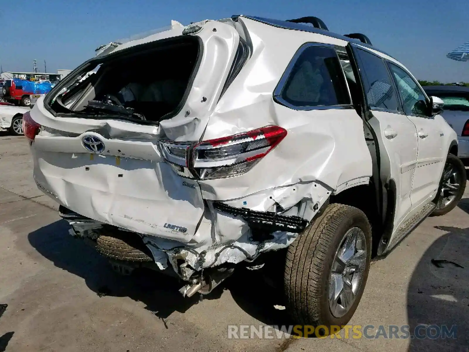 4 Photograph of a damaged car 5TDDGRFHXKS052623 TOYOTA HIGHLANDER 2019