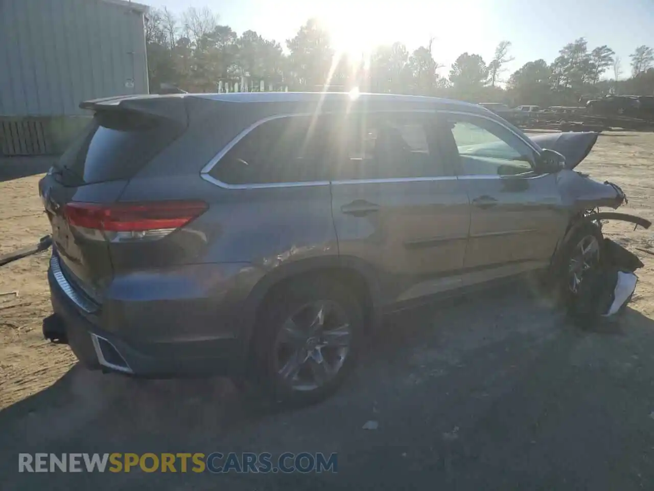 3 Photograph of a damaged car 5TDDZRFH0KS703283 TOYOTA HIGHLANDER 2019