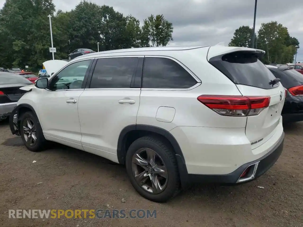 2 Photograph of a damaged car 5TDDZRFH1KS970139 TOYOTA HIGHLANDER 2019