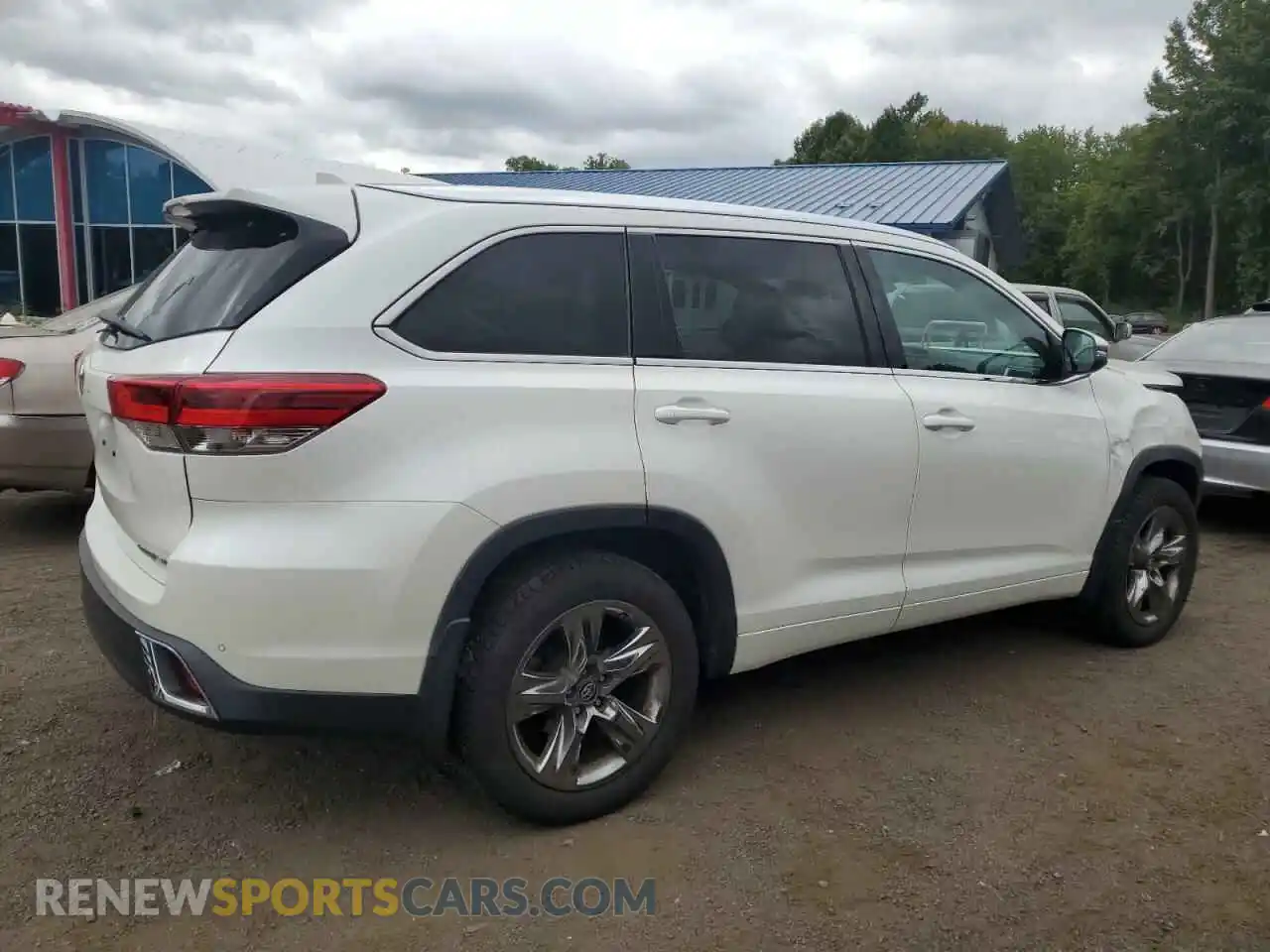 3 Photograph of a damaged car 5TDDZRFH1KS970139 TOYOTA HIGHLANDER 2019