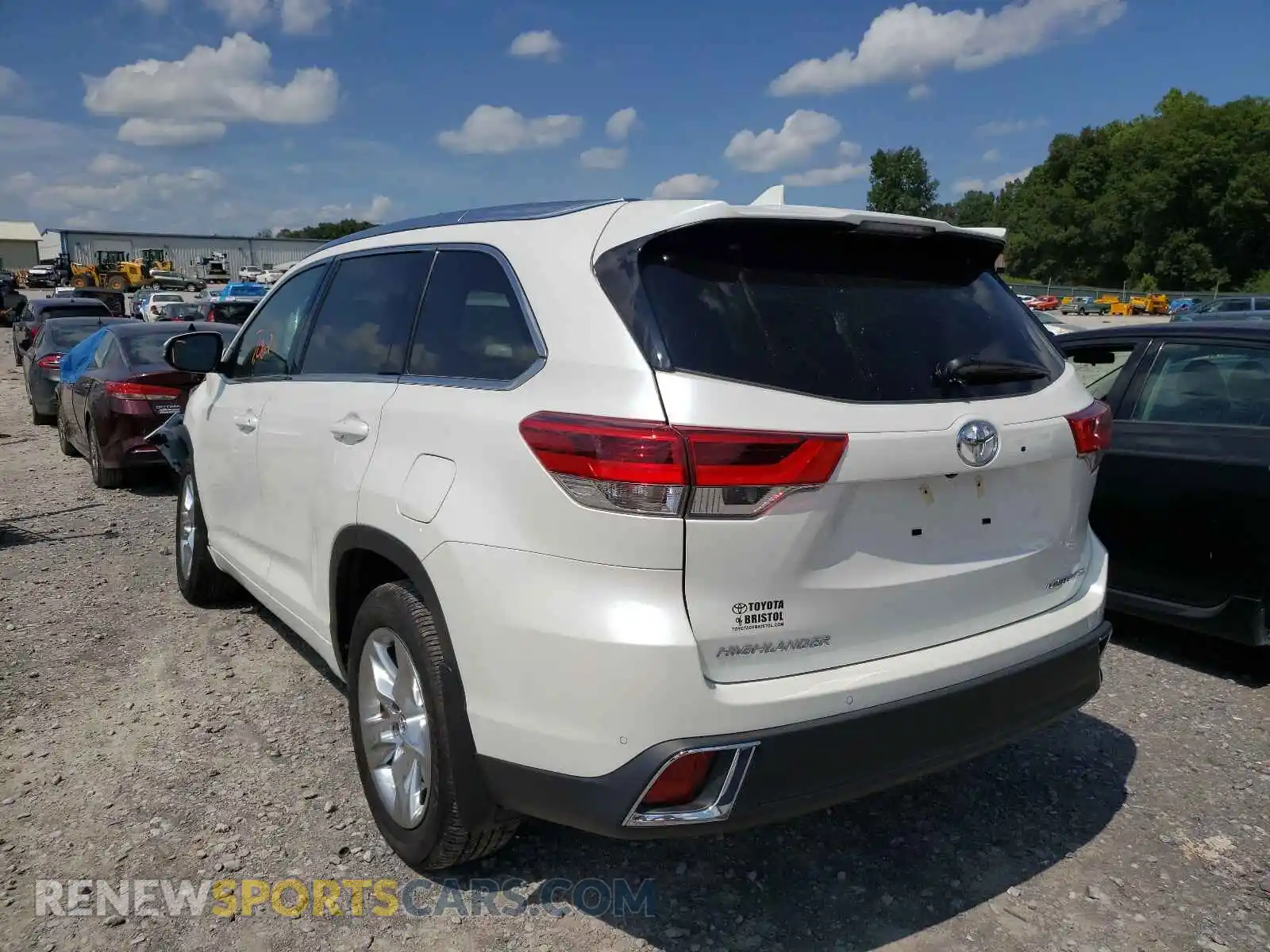 3 Photograph of a damaged car 5TDDZRFH8KS718632 TOYOTA HIGHLANDER 2019