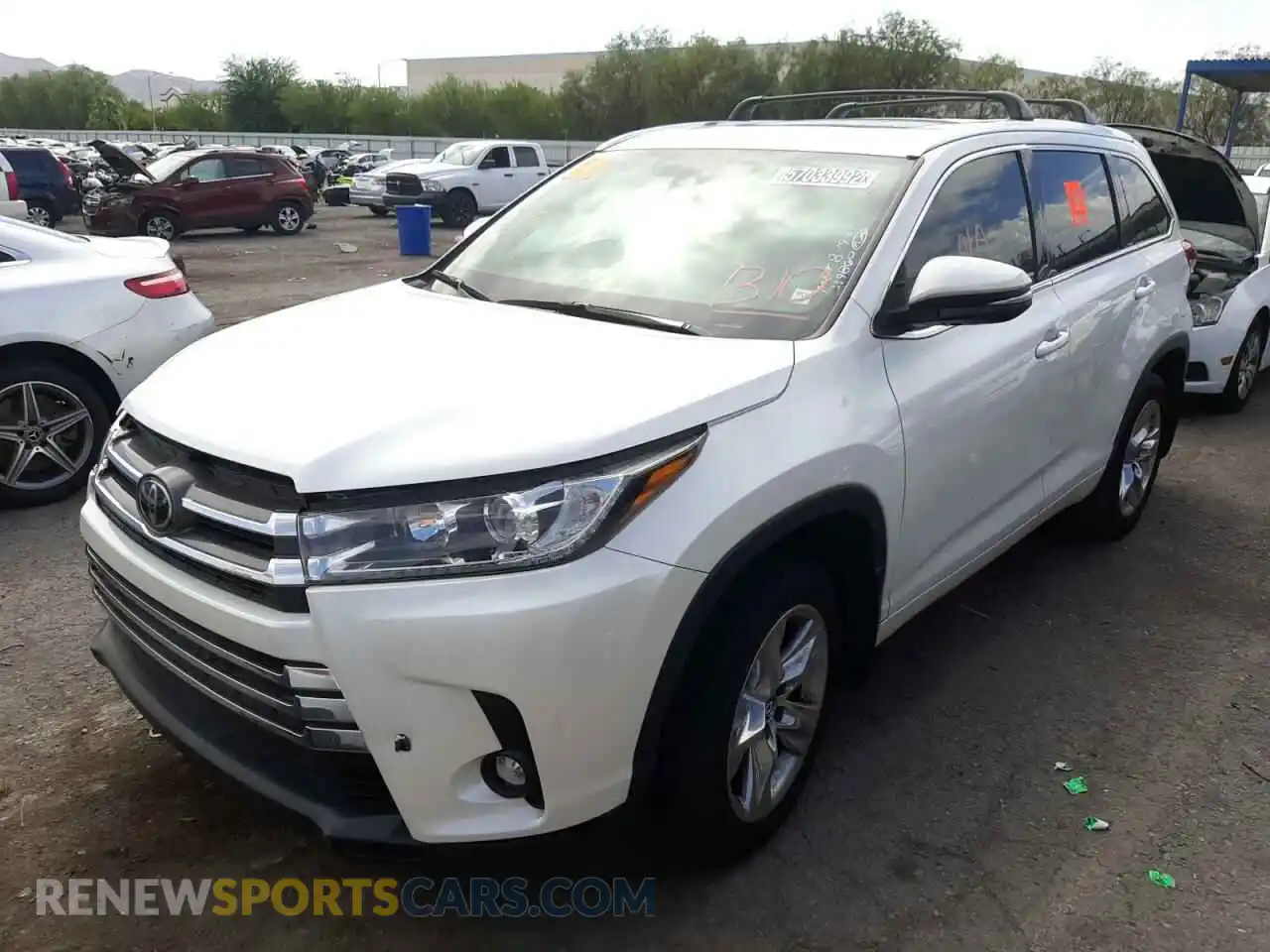 2 fotografías del automóvil dañado 5TDDZRFH8KS983938 TOYOTA HIGHLANDER 2019