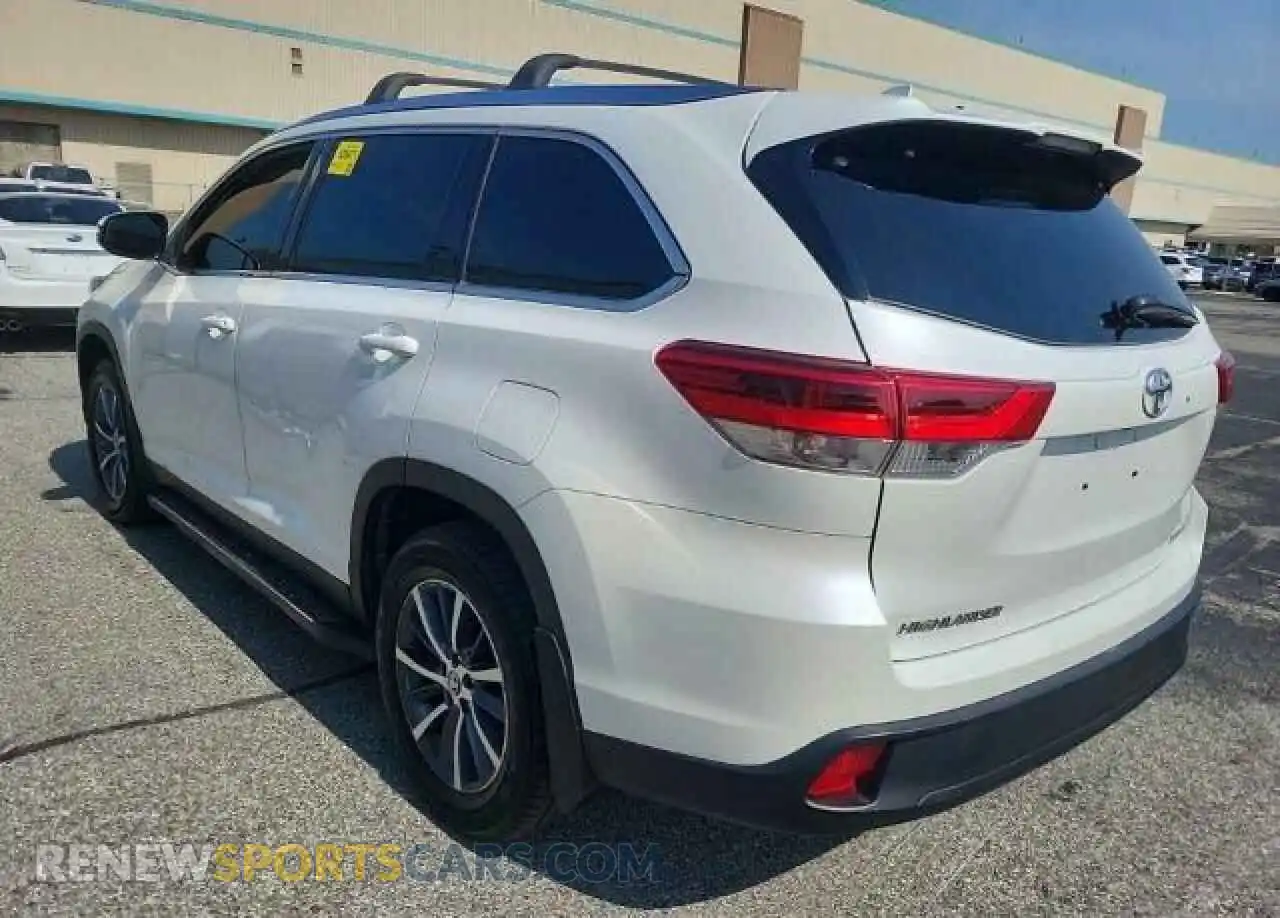 3 Photograph of a damaged car 5TDJZRFH0KS597808 TOYOTA HIGHLANDER 2019