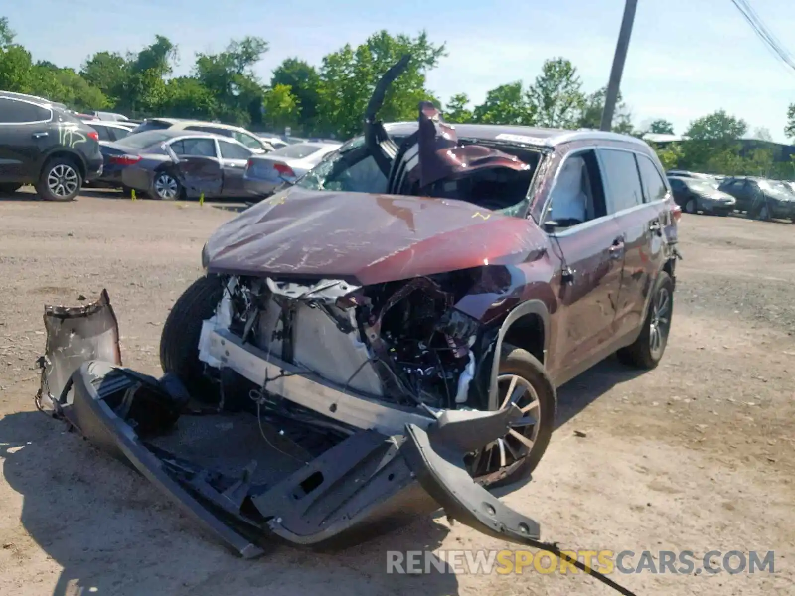 2 Photograph of a damaged car 5TDJZRFH0KS918729 TOYOTA HIGHLANDER 2019