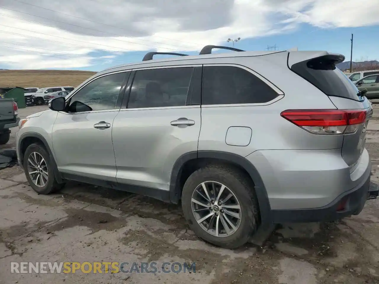 2 Photograph of a damaged car 5TDJZRFH1KS570438 TOYOTA HIGHLANDER 2019