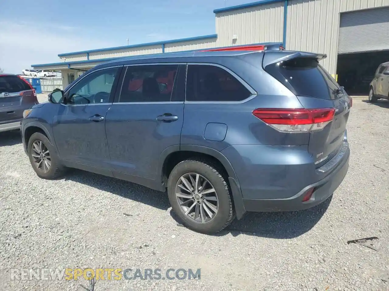 2 fotografías del automóvil dañado 5TDJZRFH1KS991950 TOYOTA HIGHLANDER 2019