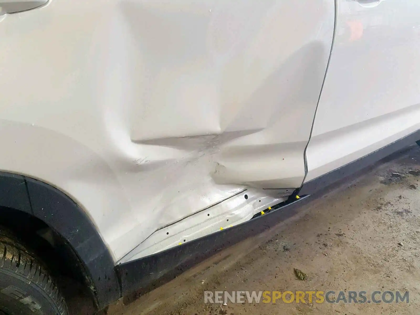9 Photograph of a damaged car 5TDJZRFH2KS579228 TOYOTA HIGHLANDER 2019