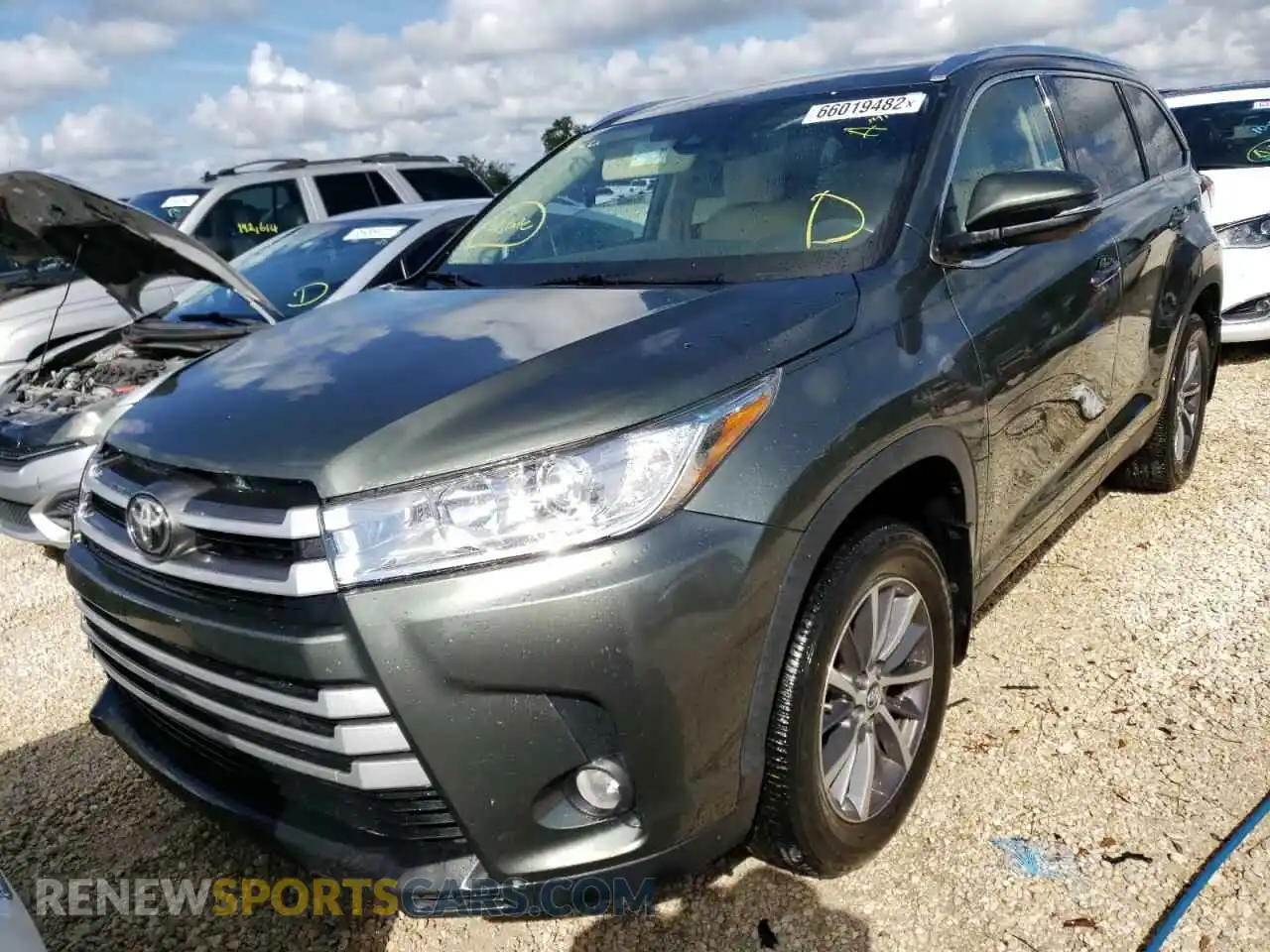 2 fotografías del automóvil dañado 5TDJZRFH2KS728320 TOYOTA HIGHLANDER 2019