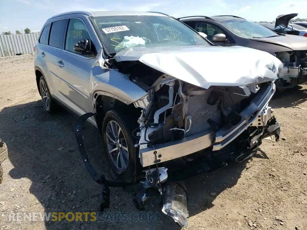1 Photograph of a damaged car 5TDJZRFH2KS998678 TOYOTA HIGHLANDER 2019