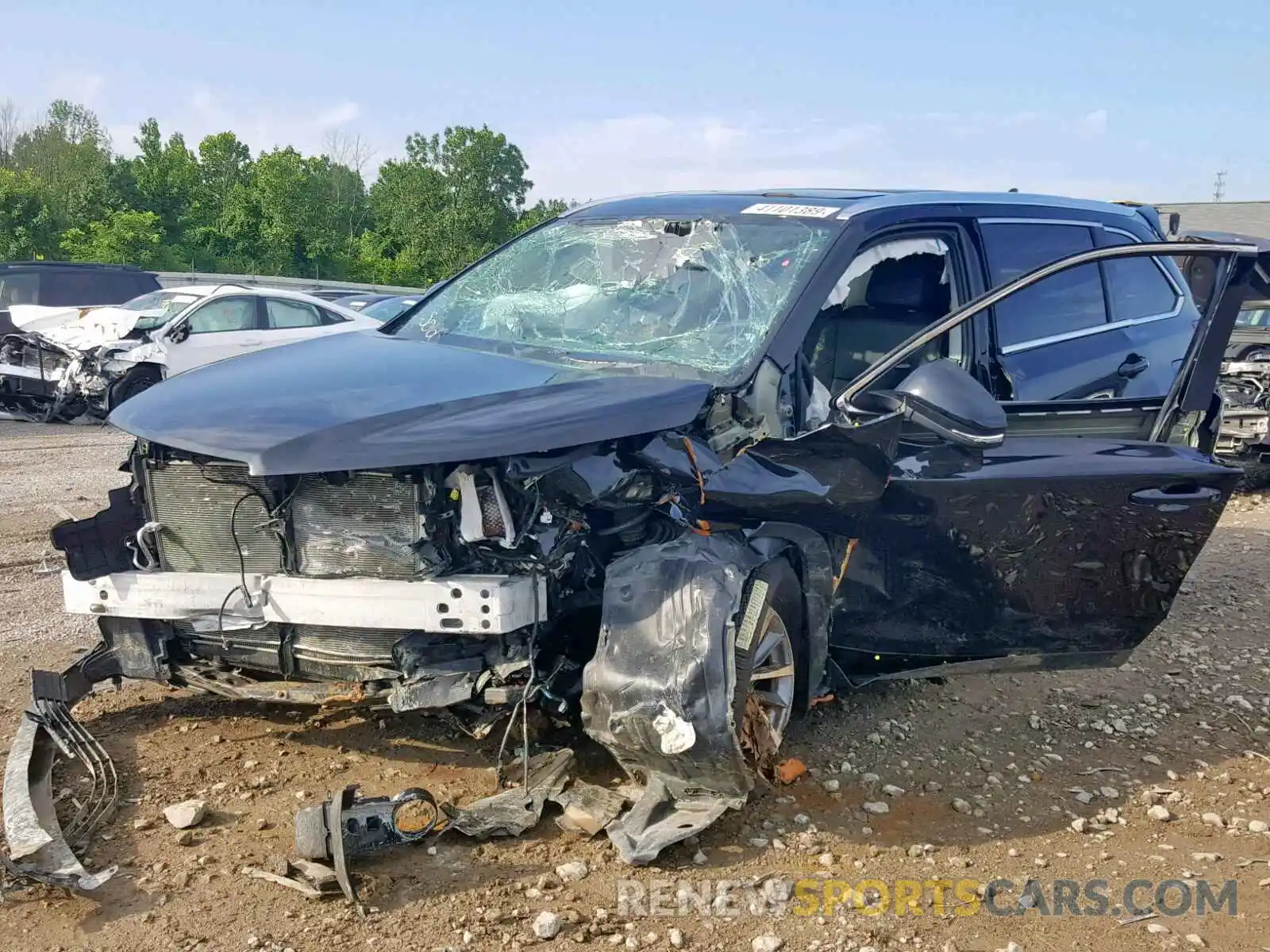 2 Photograph of a damaged car 5TDJZRFH4KS582129 TOYOTA HIGHLANDER 2019