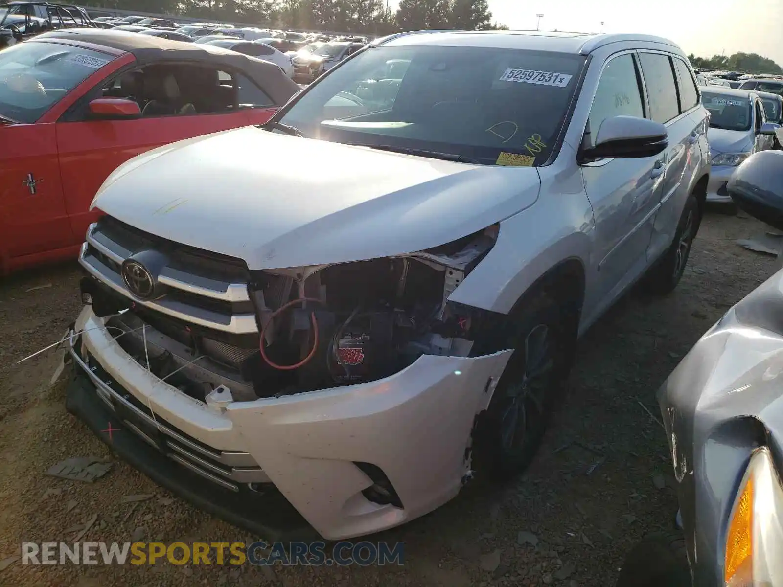 2 Photograph of a damaged car 5TDJZRFH4KS618532 TOYOTA HIGHLANDER 2019