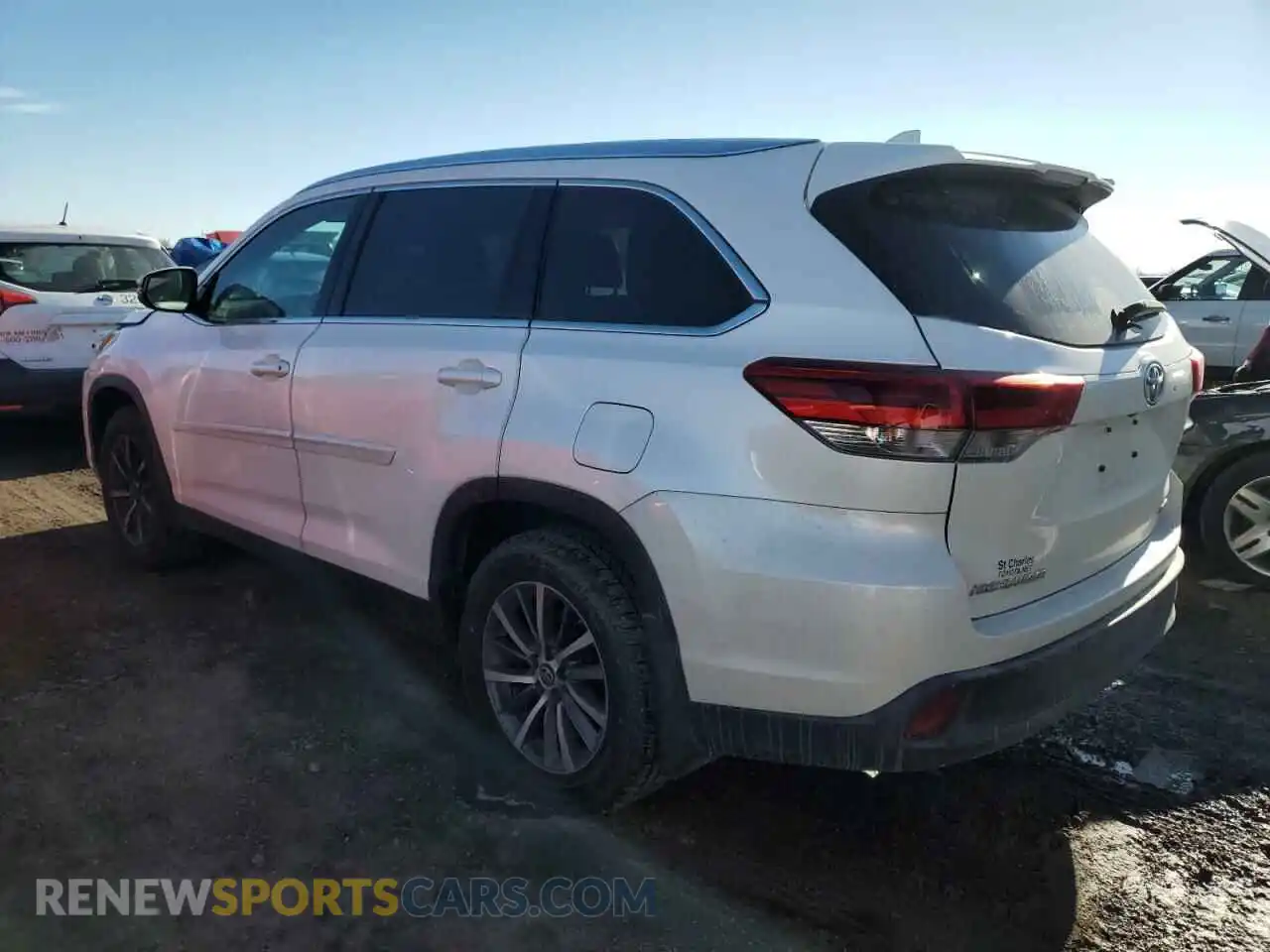 2 Photograph of a damaged car 5TDJZRFH4KS727959 TOYOTA HIGHLANDER 2019