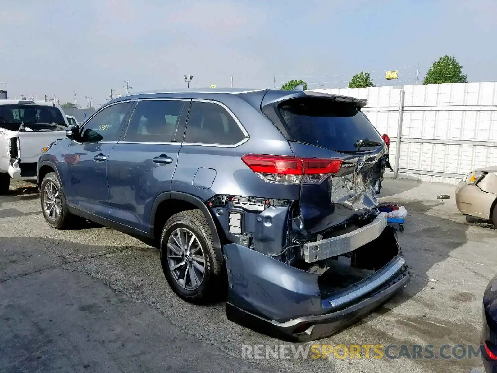3 Photograph of a damaged car 5TDJZRFH5KS920525 TOYOTA HIGHLANDER 2019