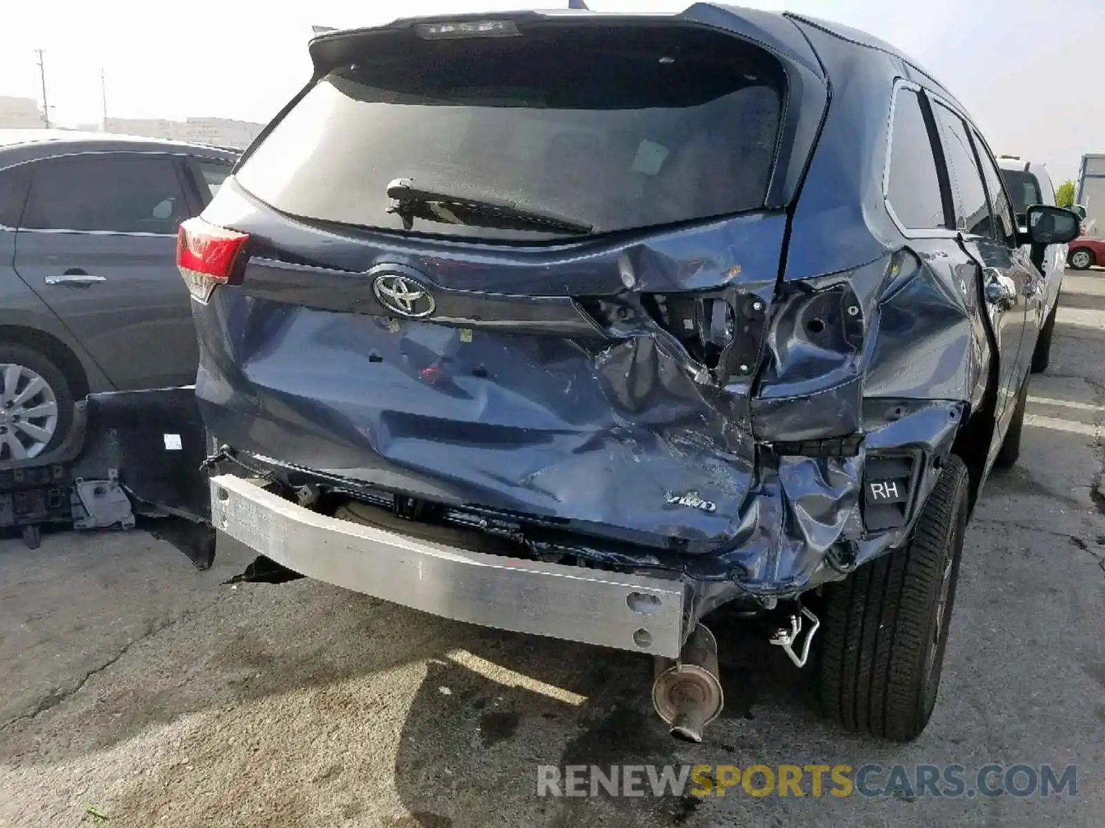 9 Photograph of a damaged car 5TDJZRFH5KS920525 TOYOTA HIGHLANDER 2019
