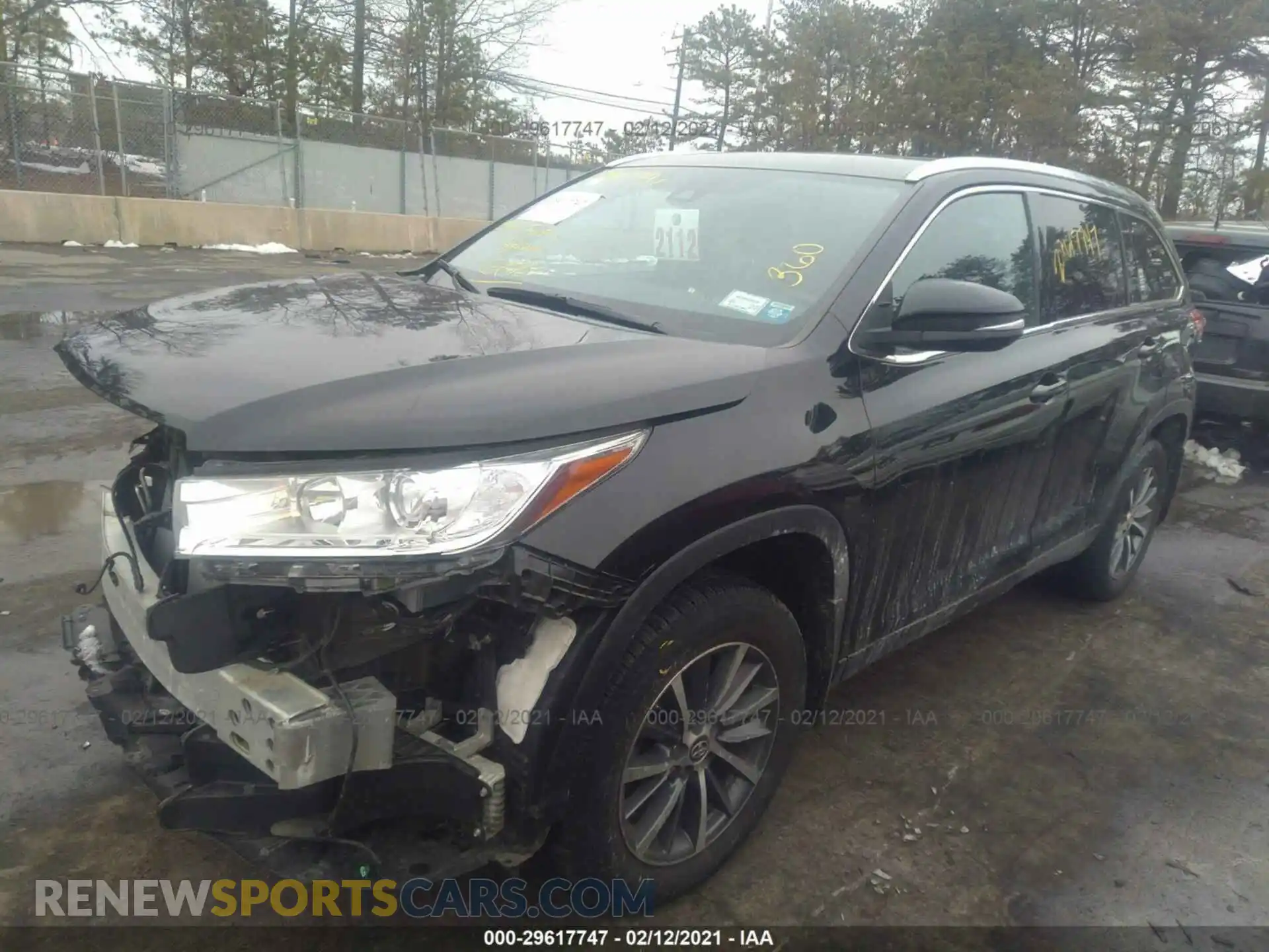 2 Photograph of a damaged car 5TDJZRFH7KS589754 TOYOTA HIGHLANDER 2019