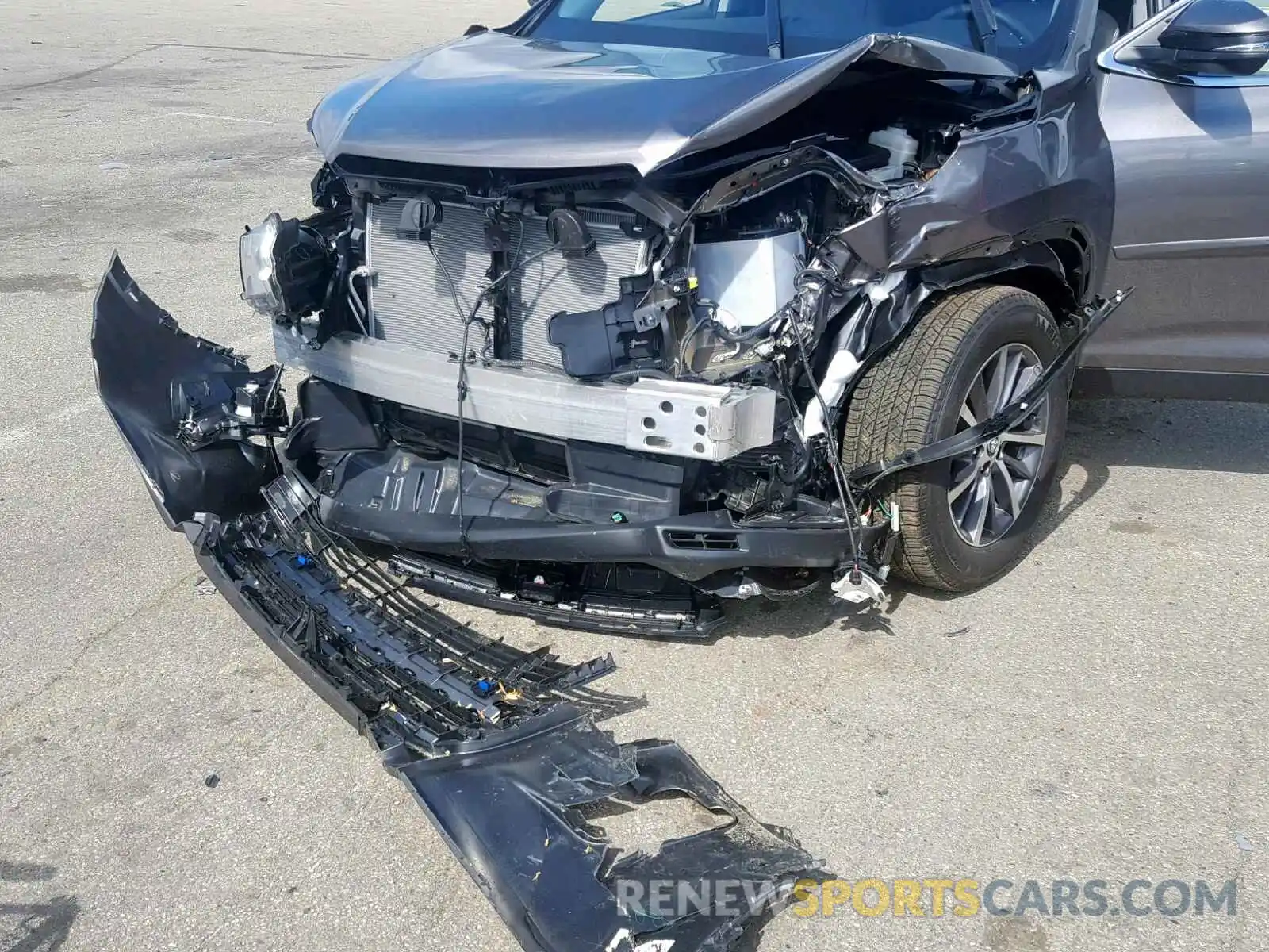 9 Photograph of a damaged car 5TDJZRFH7KS592248 TOYOTA HIGHLANDER 2019