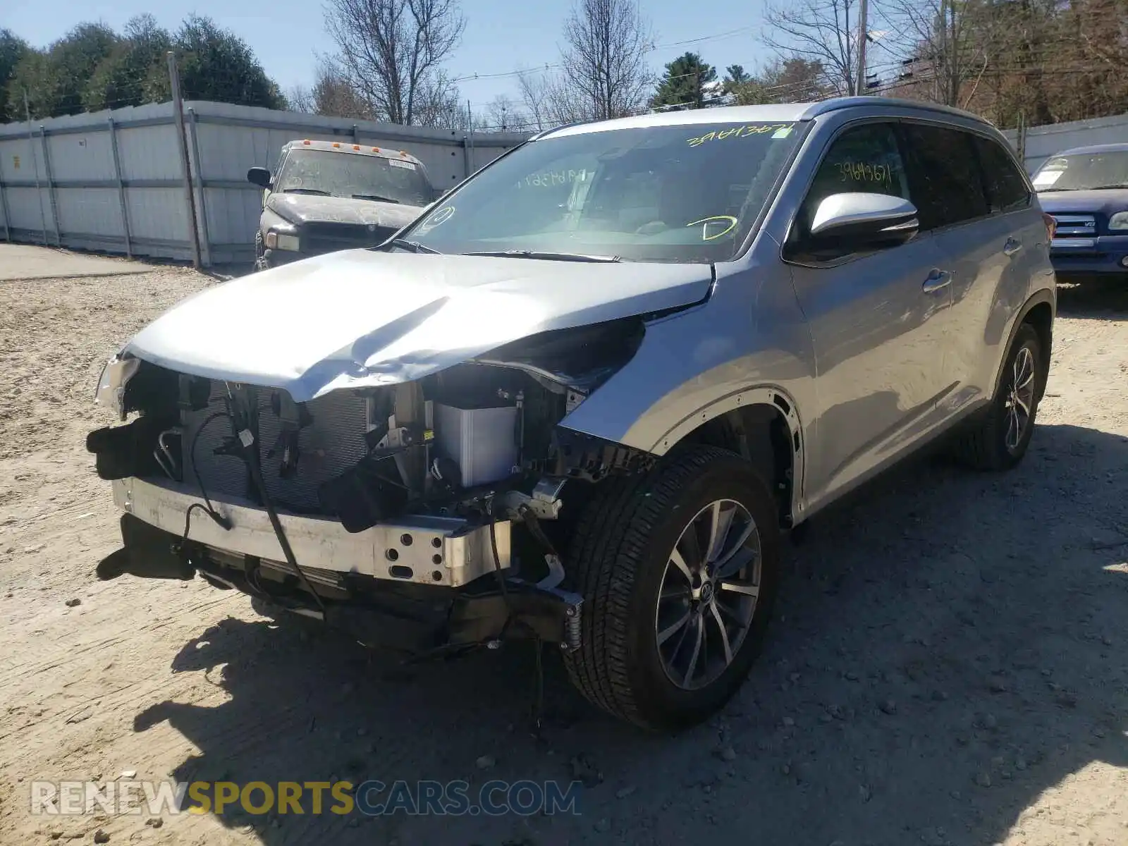 2 Photograph of a damaged car 5TDJZRFH7KS606830 TOYOTA HIGHLANDER 2019