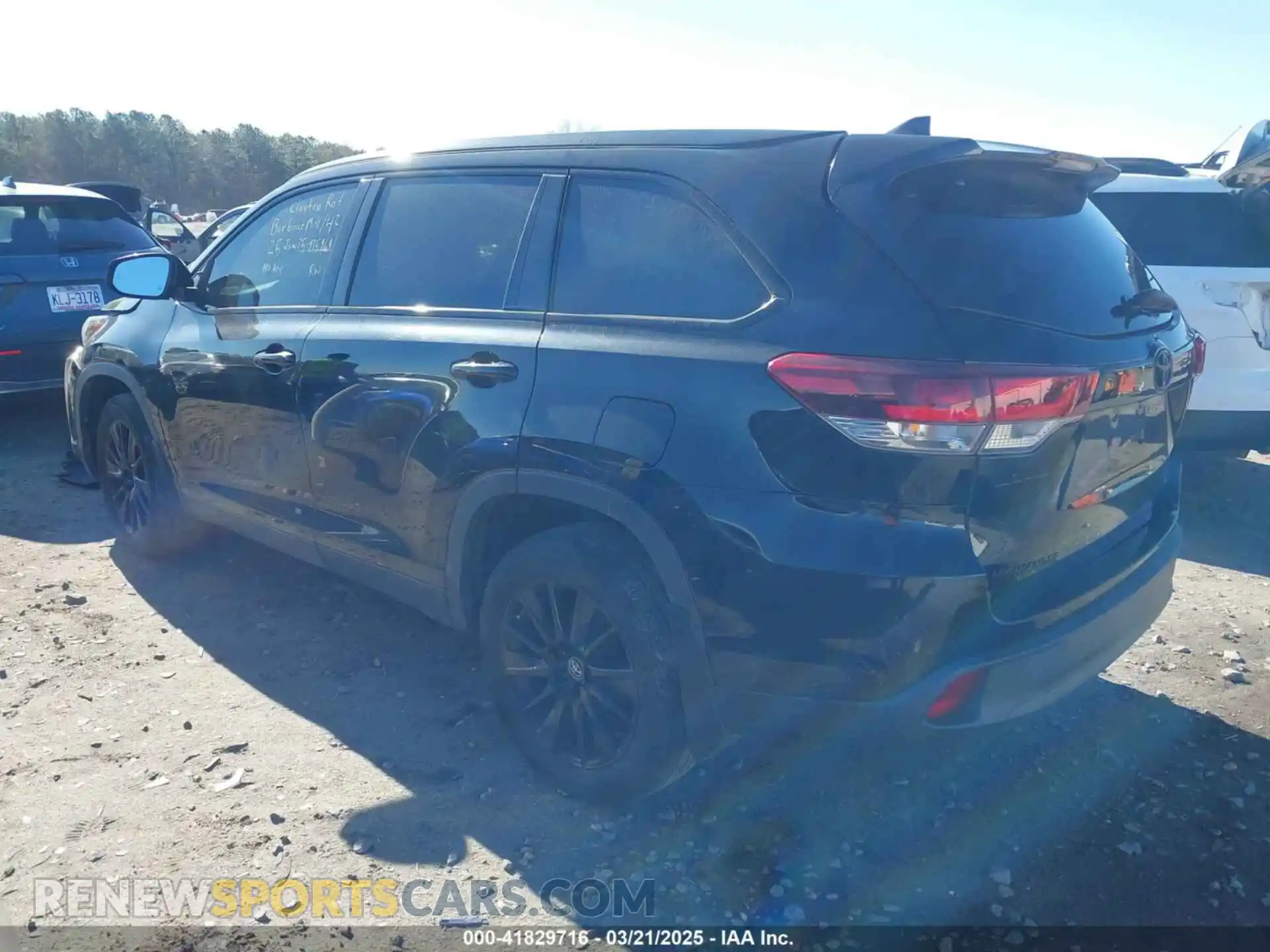 3 fotografías del automóvil dañado 5TDJZRFH8KS975969 TOYOTA HIGHLANDER 2019